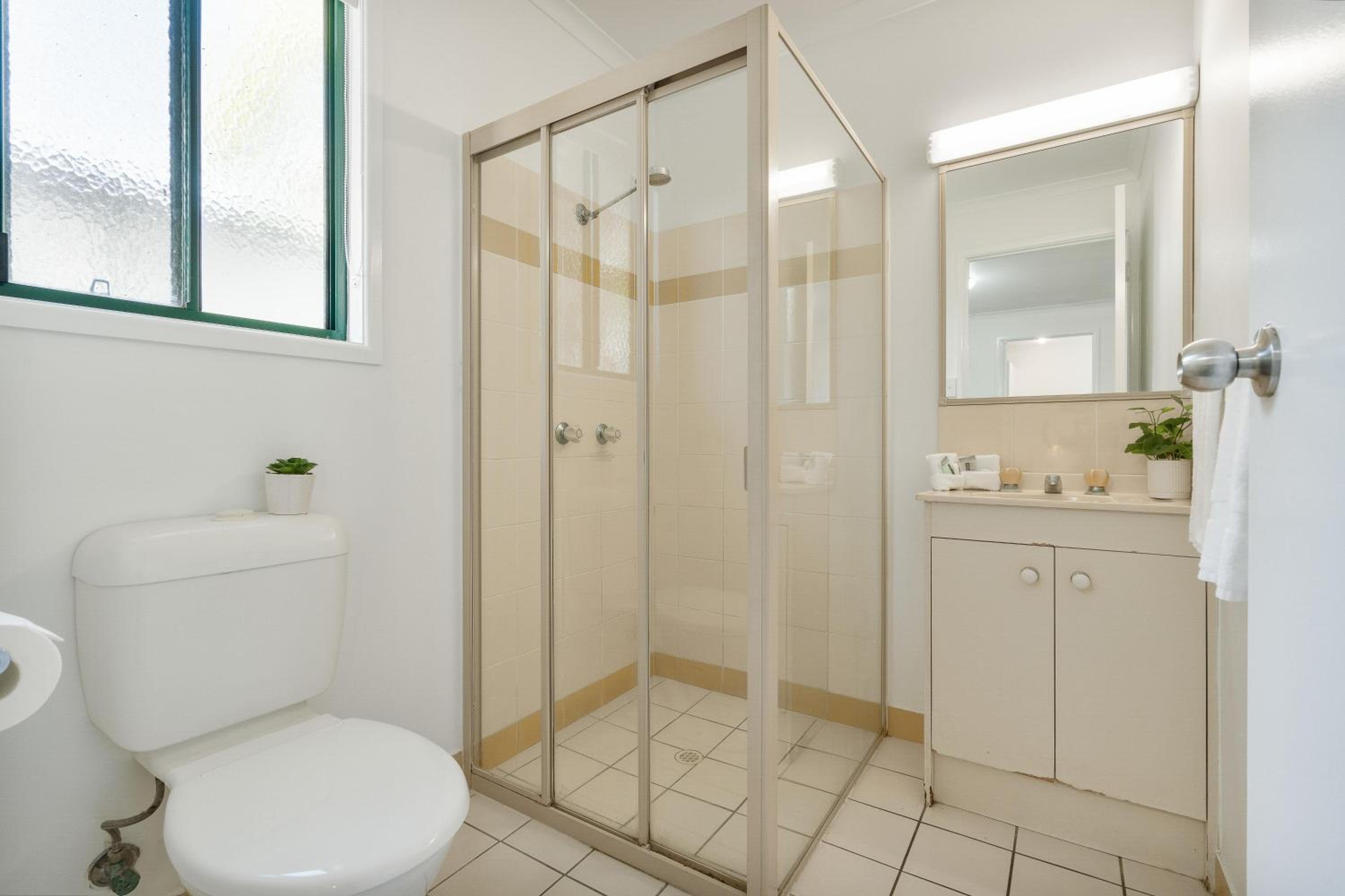 Standard Two-Bedroom Cabin - Photo 4
