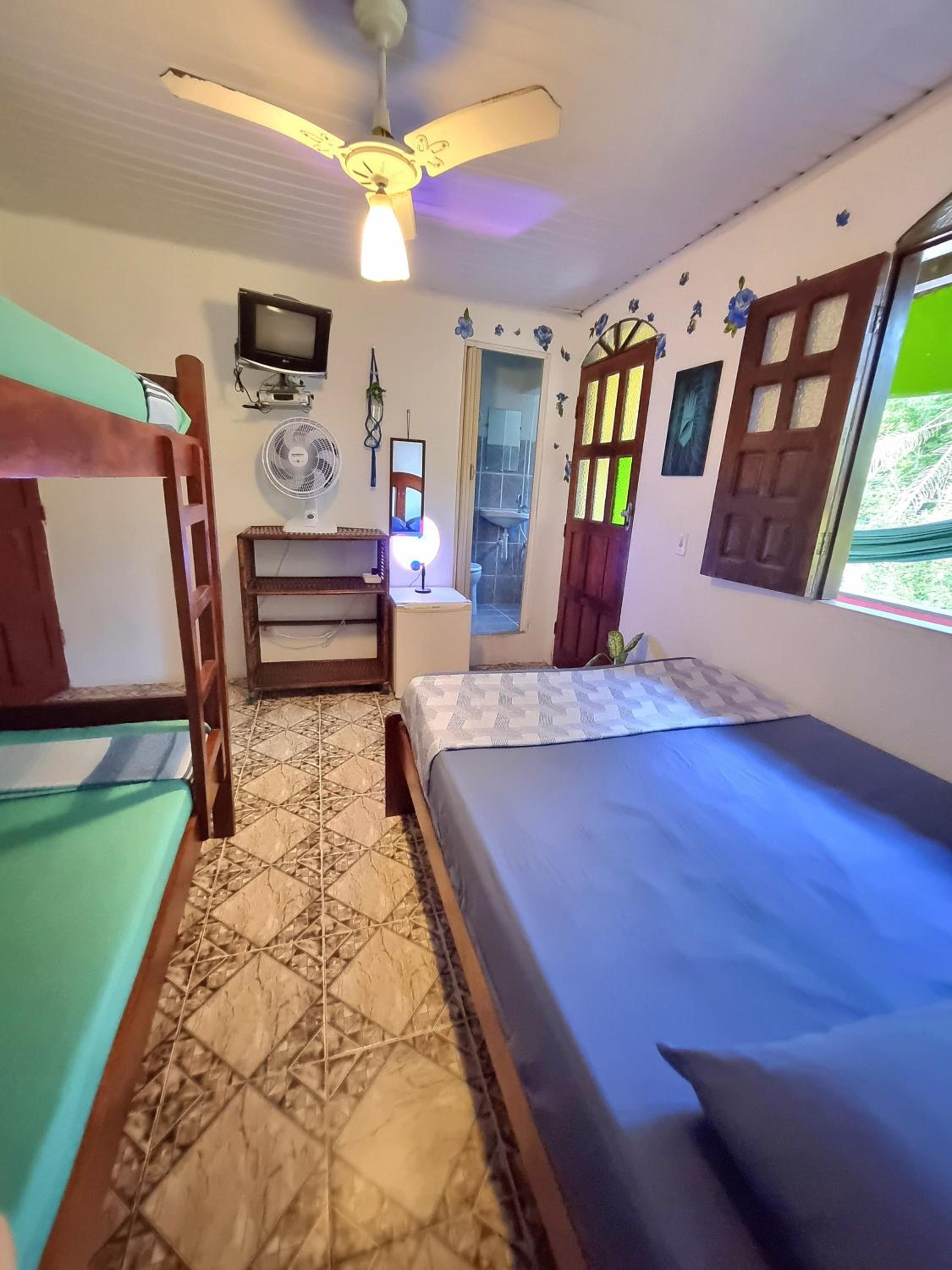 Quadruple Room with Balcony - Photo 9