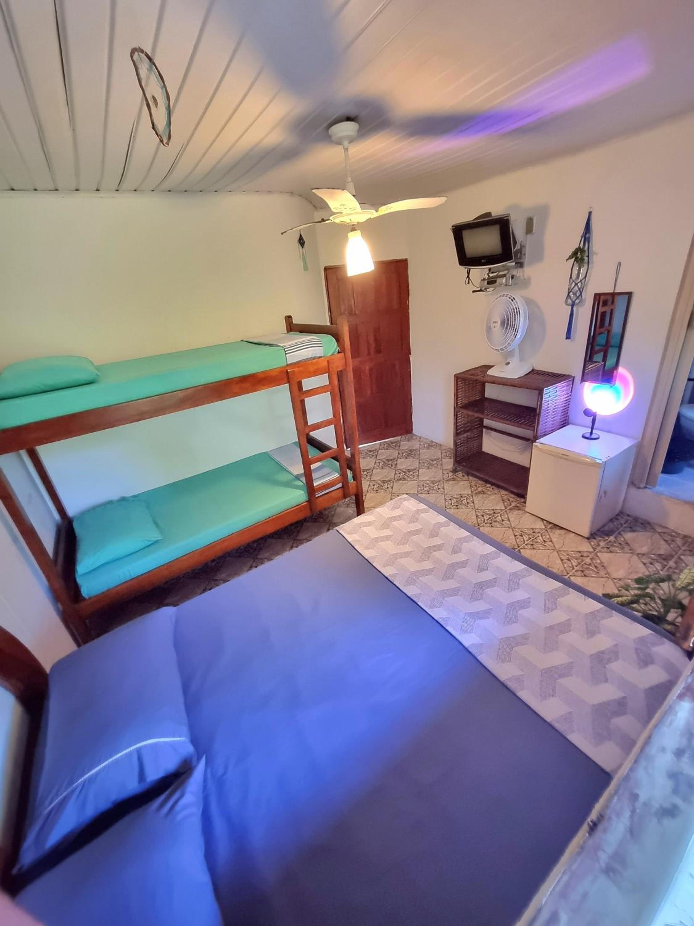 Quadruple Room with Balcony - Photo 5
