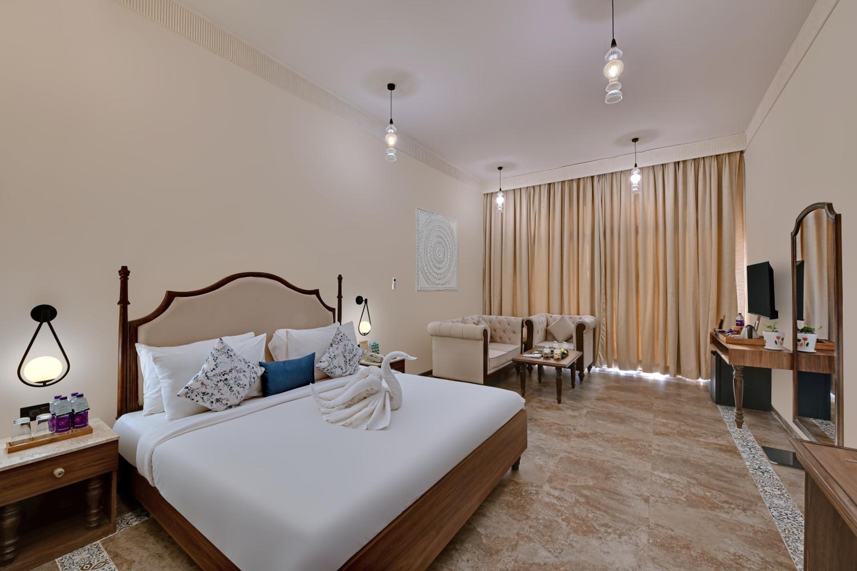 Fern Classic Villa, 3 King Beds - Photo 1