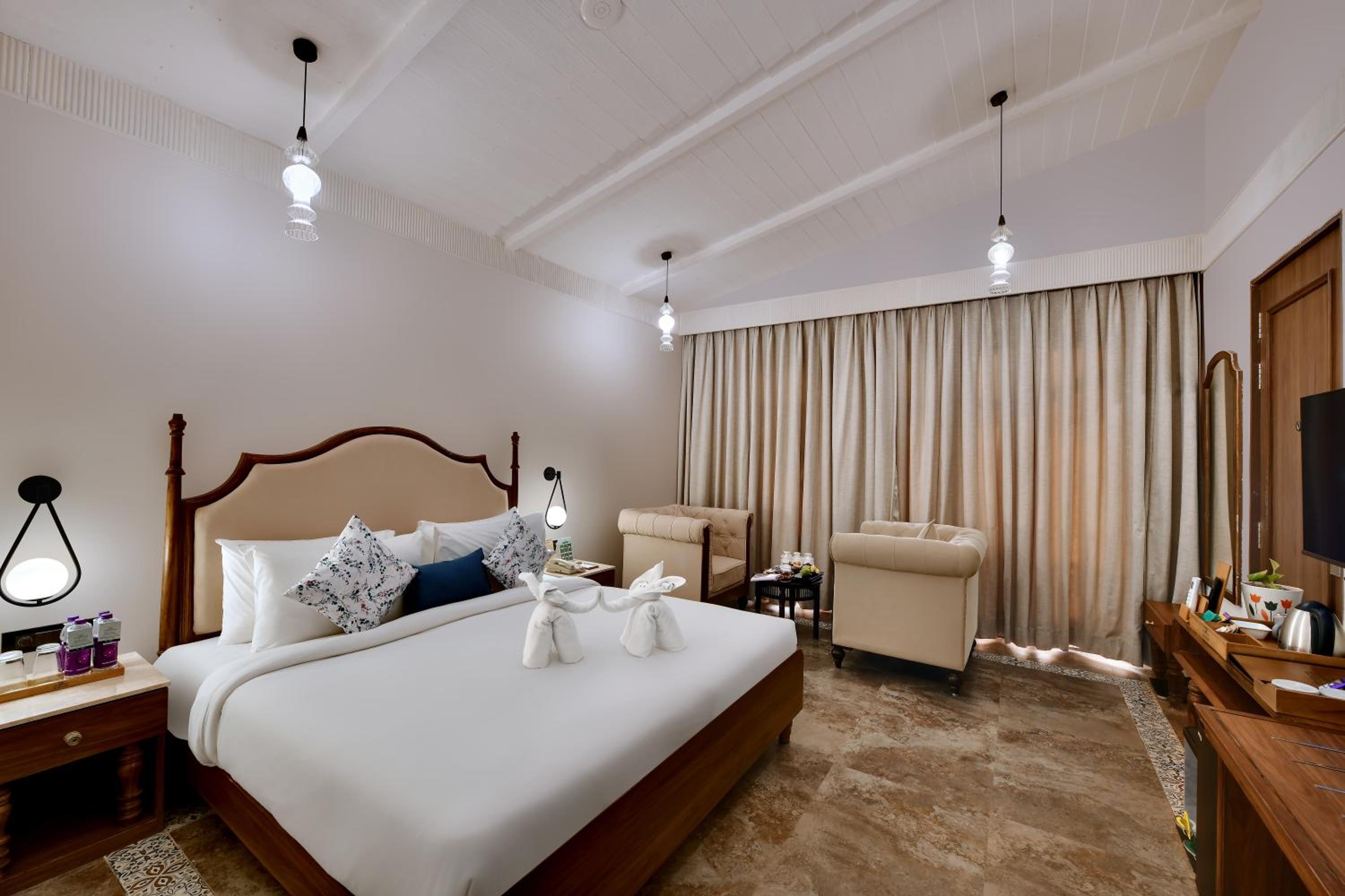 Fern Classic Villa, 3 King Beds - Photo 7