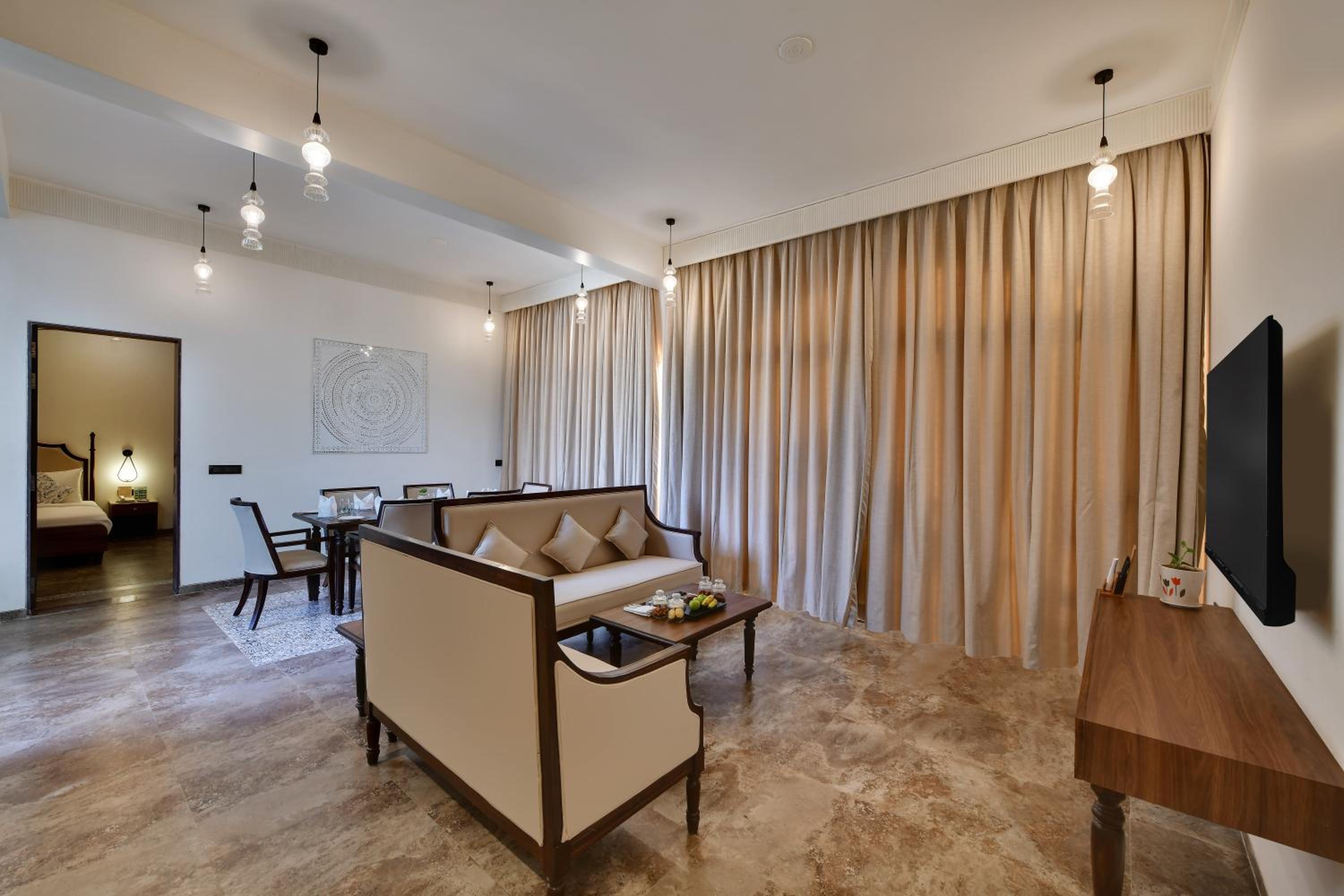 Fern Classic Villa, 3 King Beds - Photo 6
