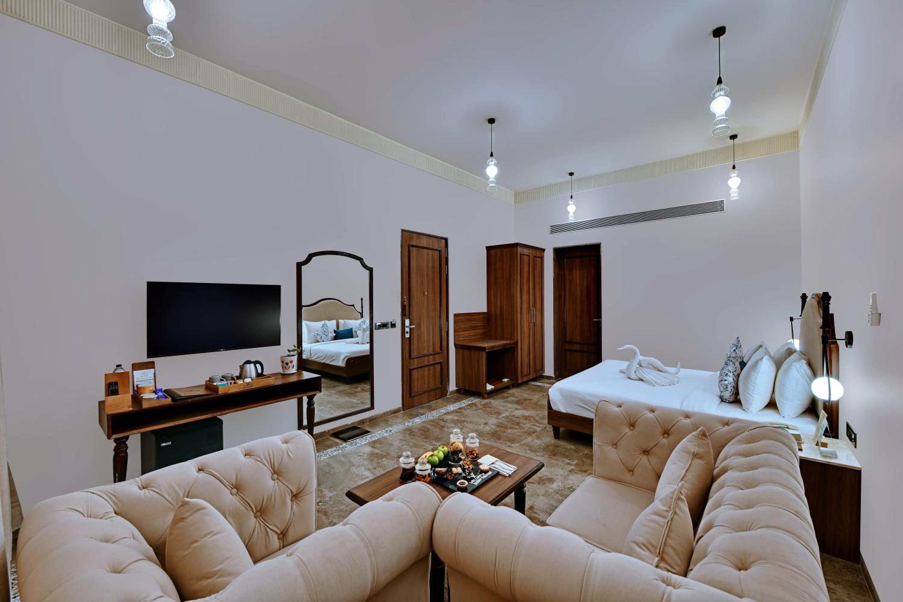 Fern Classic Villa, 3 King Beds - Photo 5