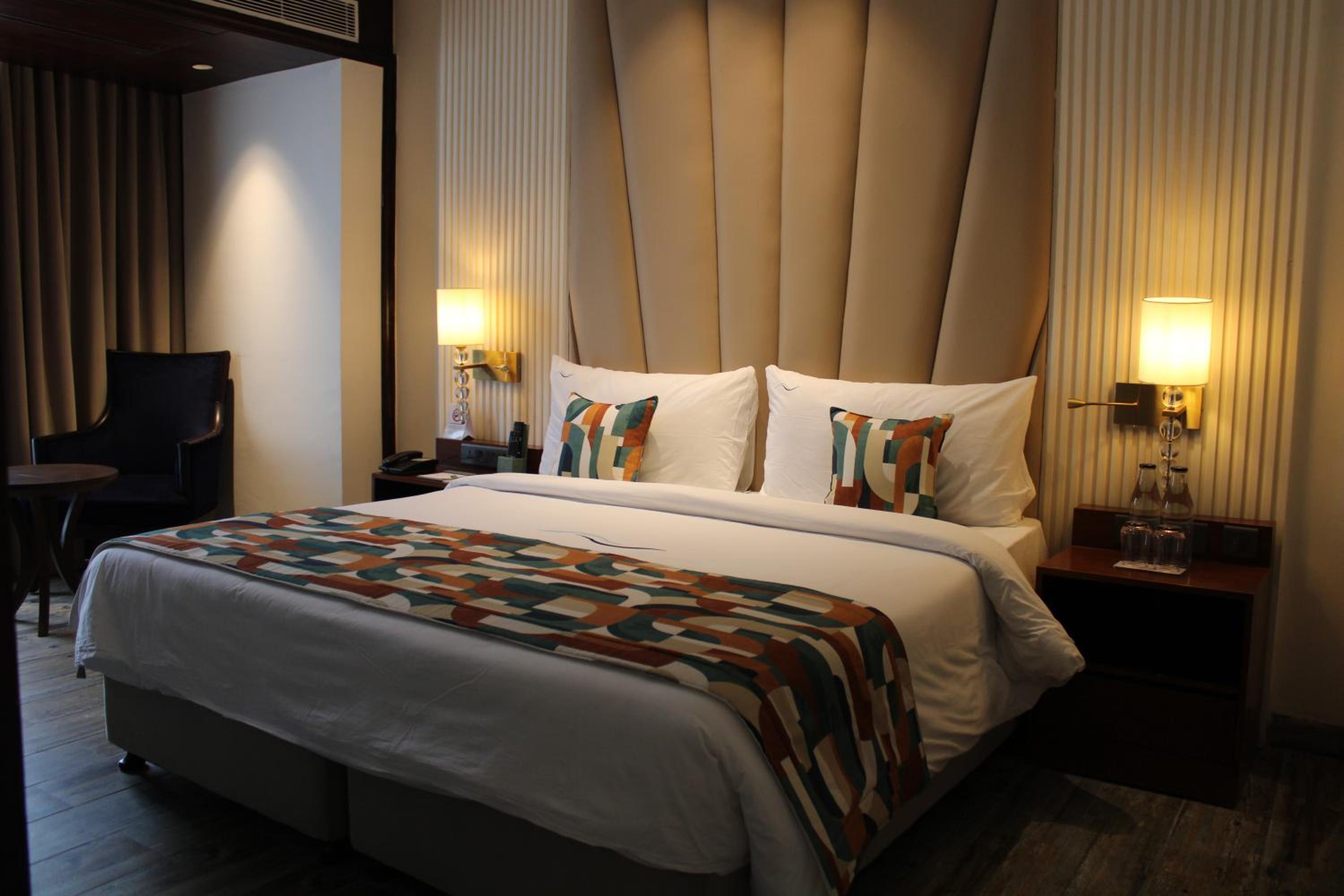 Suite - Photo 5
