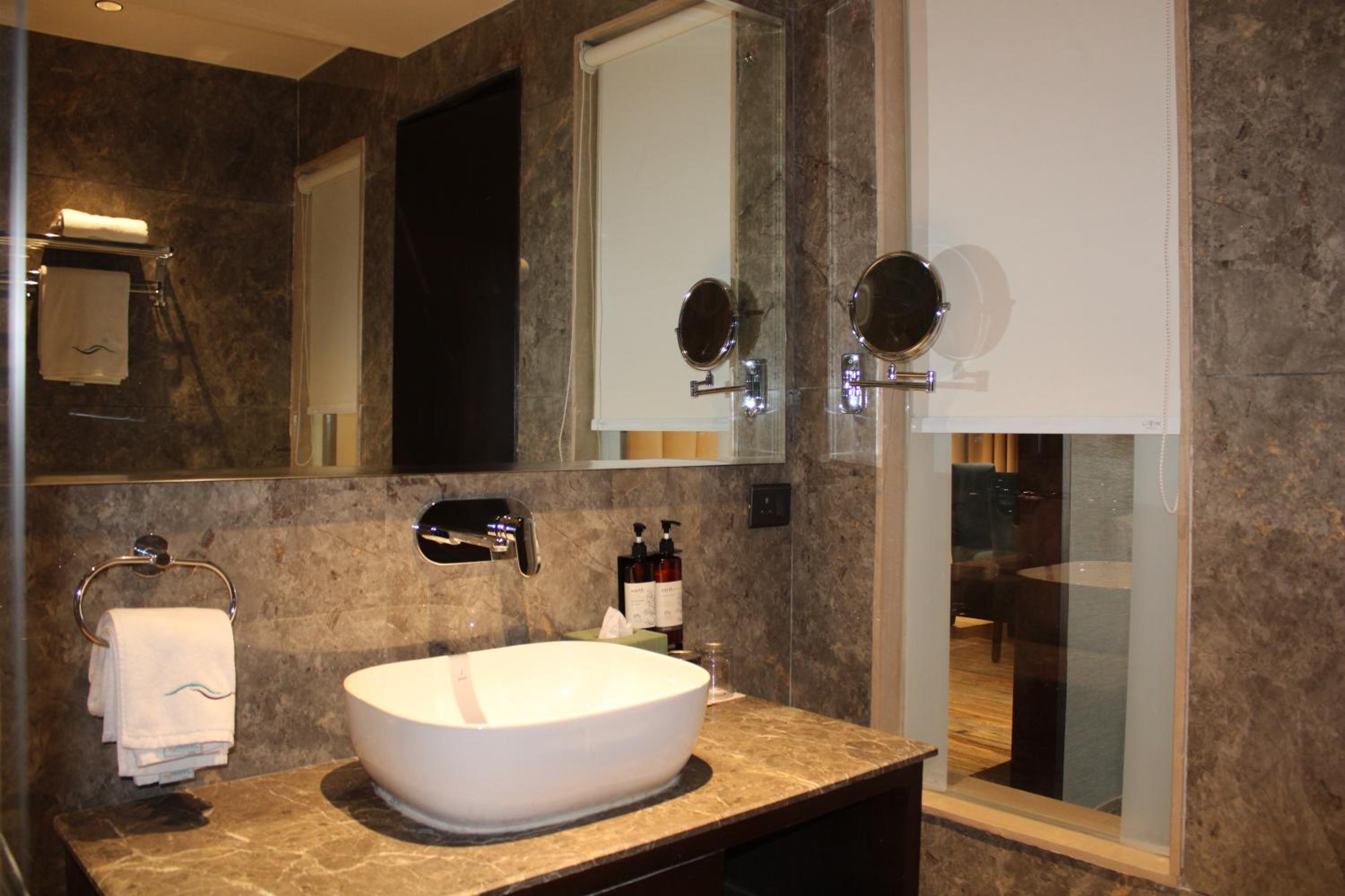 Suite - Photo 2