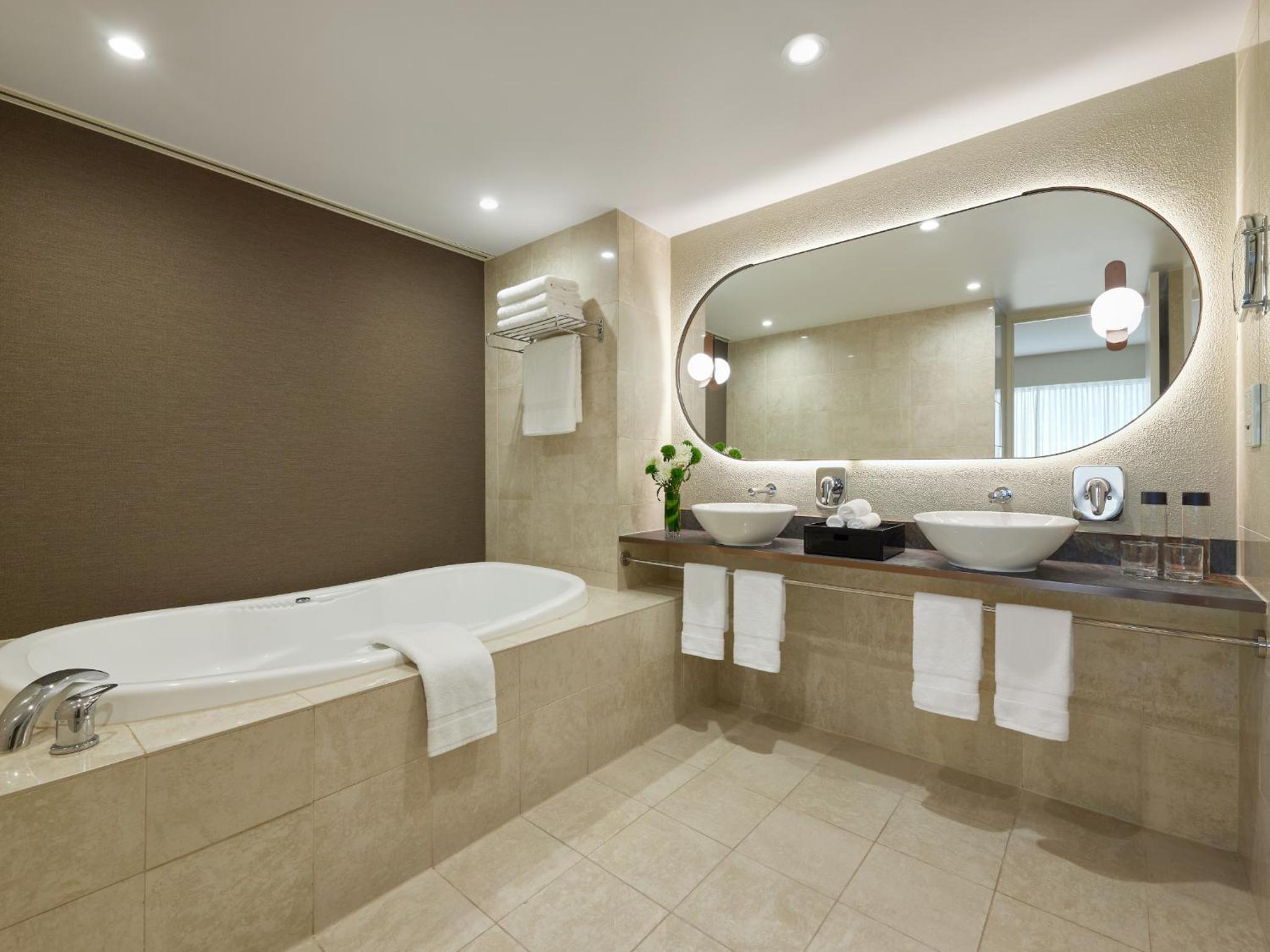 Suite with Spa Bath - Photo 2