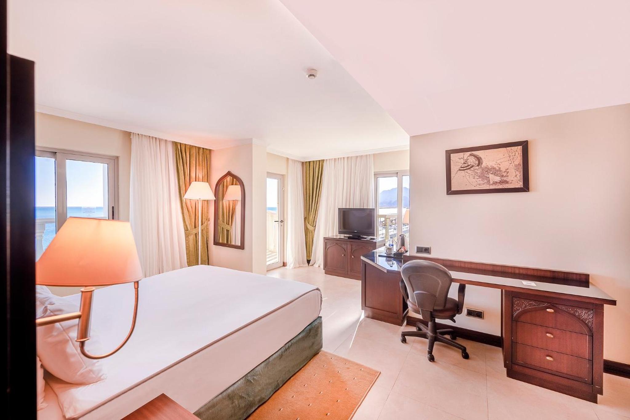 Corner Suite With Spa Bath Non Smoking