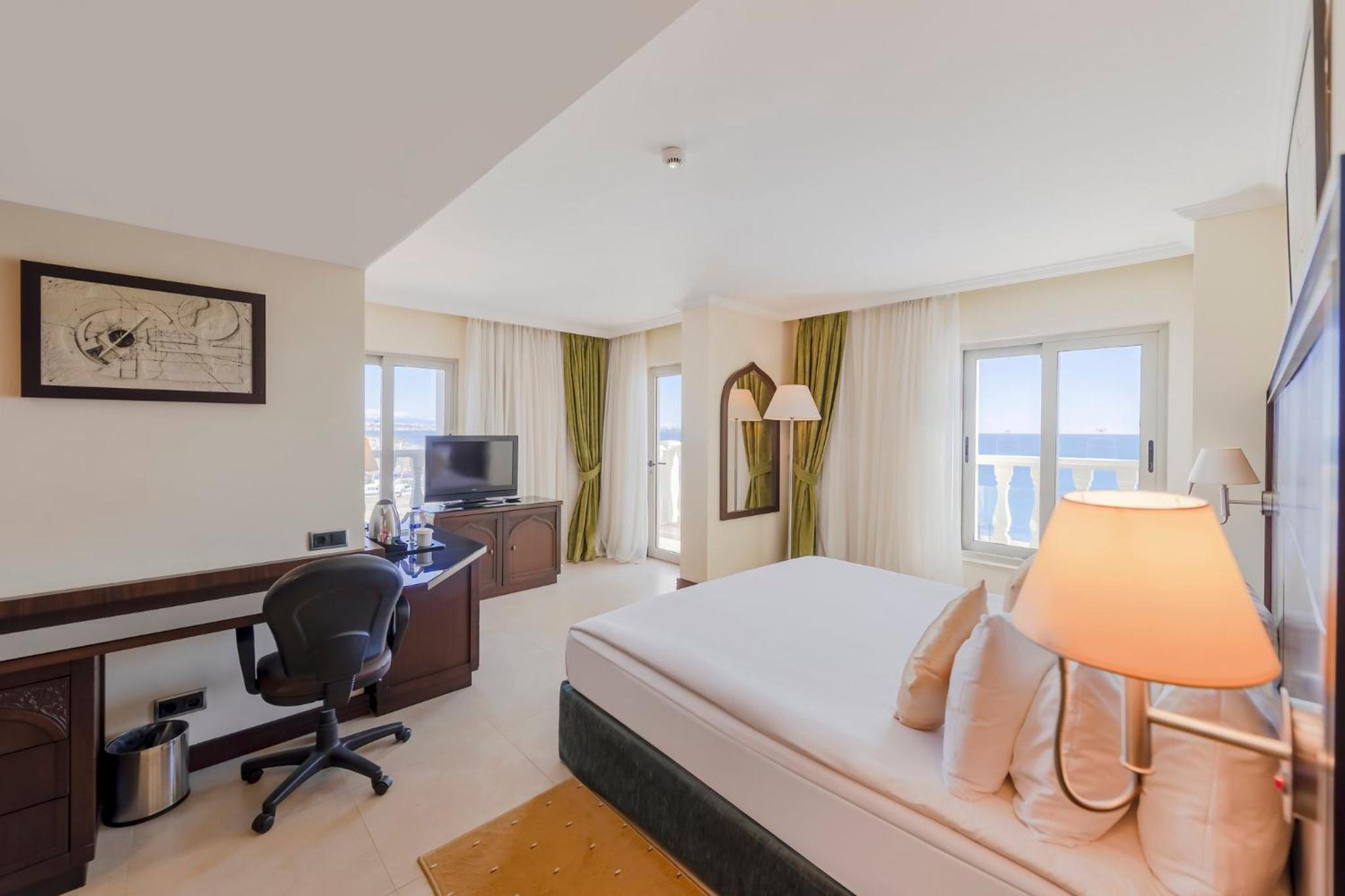 Corner Suite With Spa Bath Non Smoking