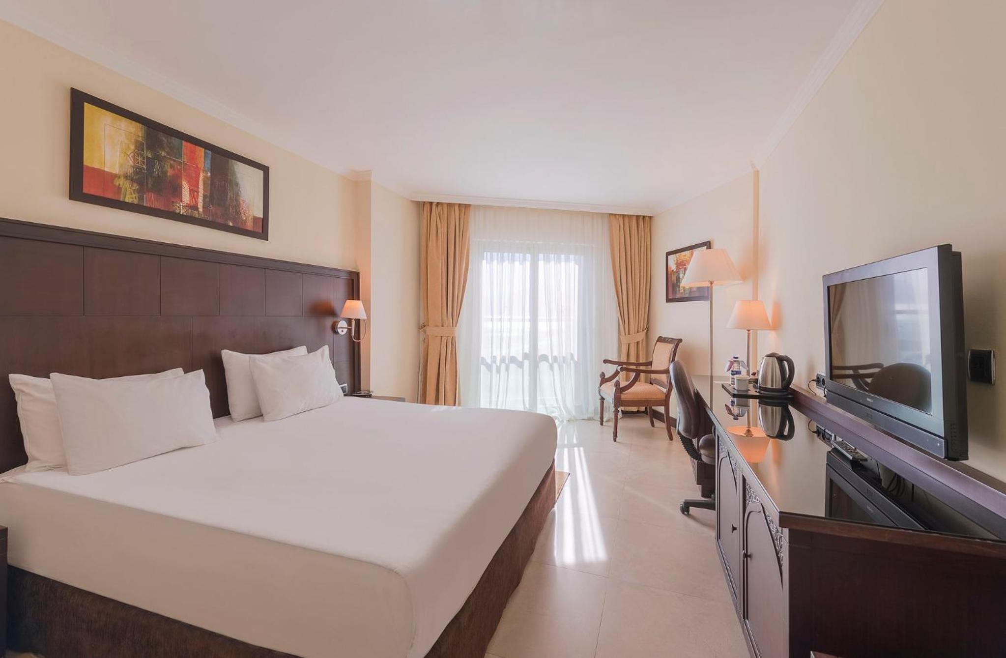 1 King Bed Standard Smoking Side Sea View