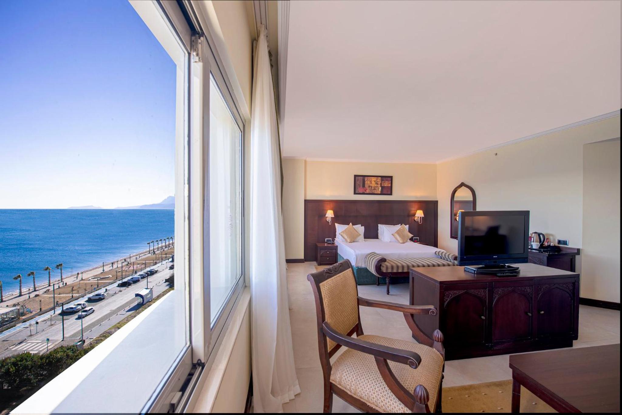 1King Bed junior Suite Sea Front