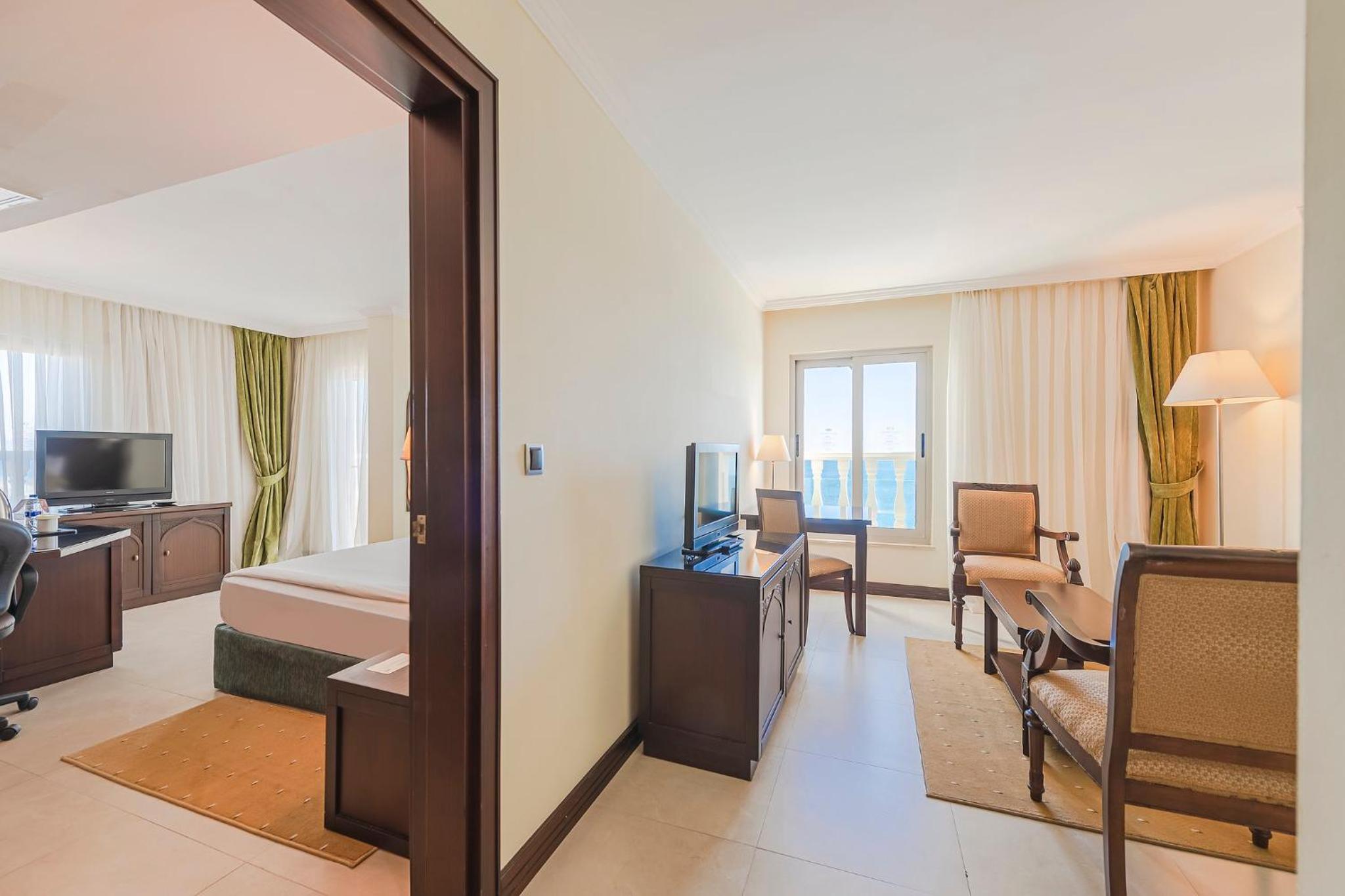 Corner Suite with Spa Bath Smoking