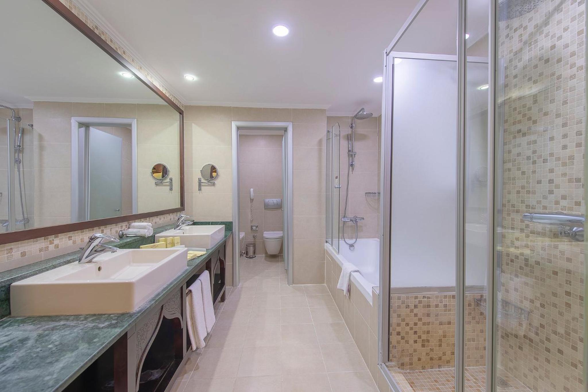 1King Bed junior Suite Sea Front