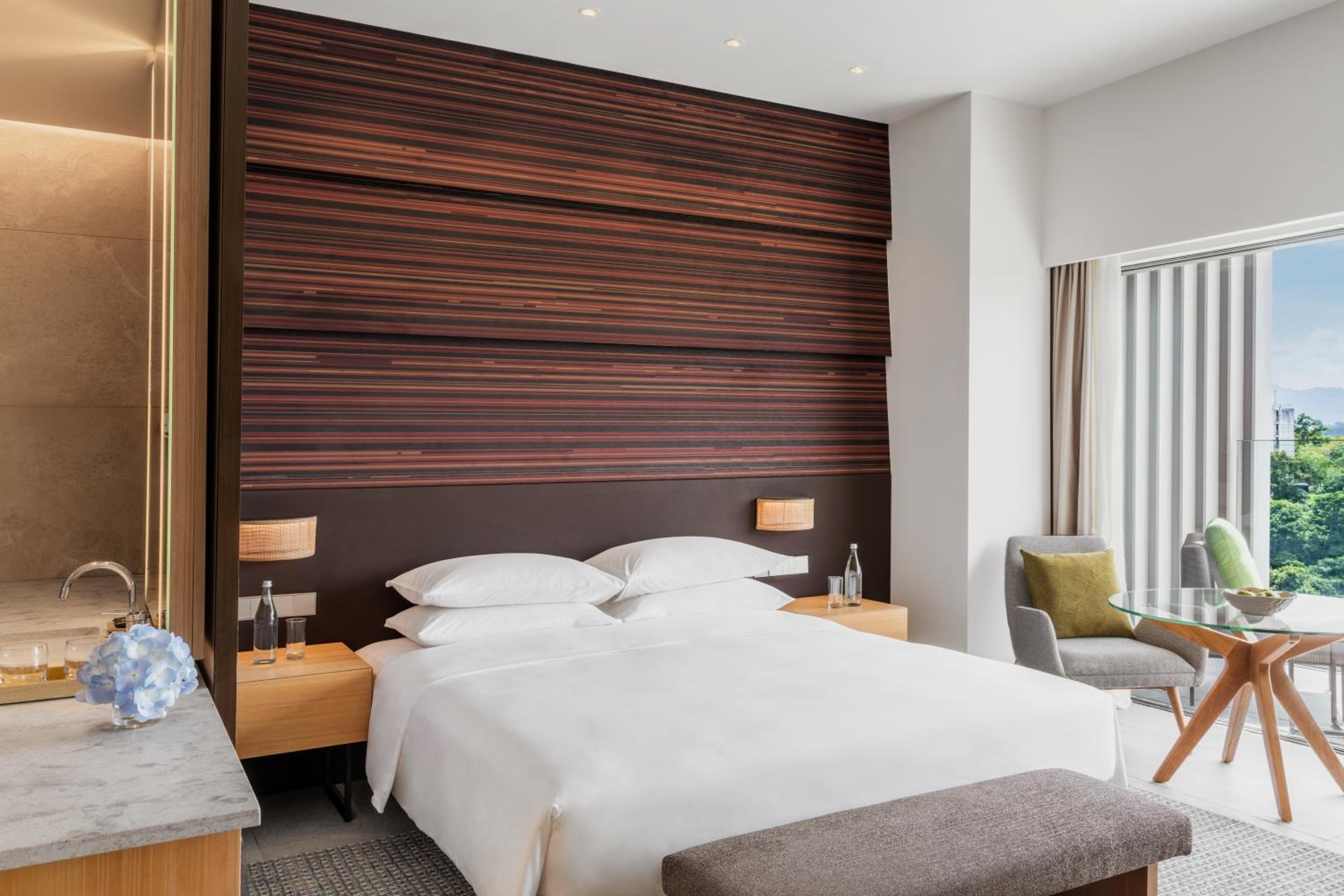 King Room with Hill View - Photo 8