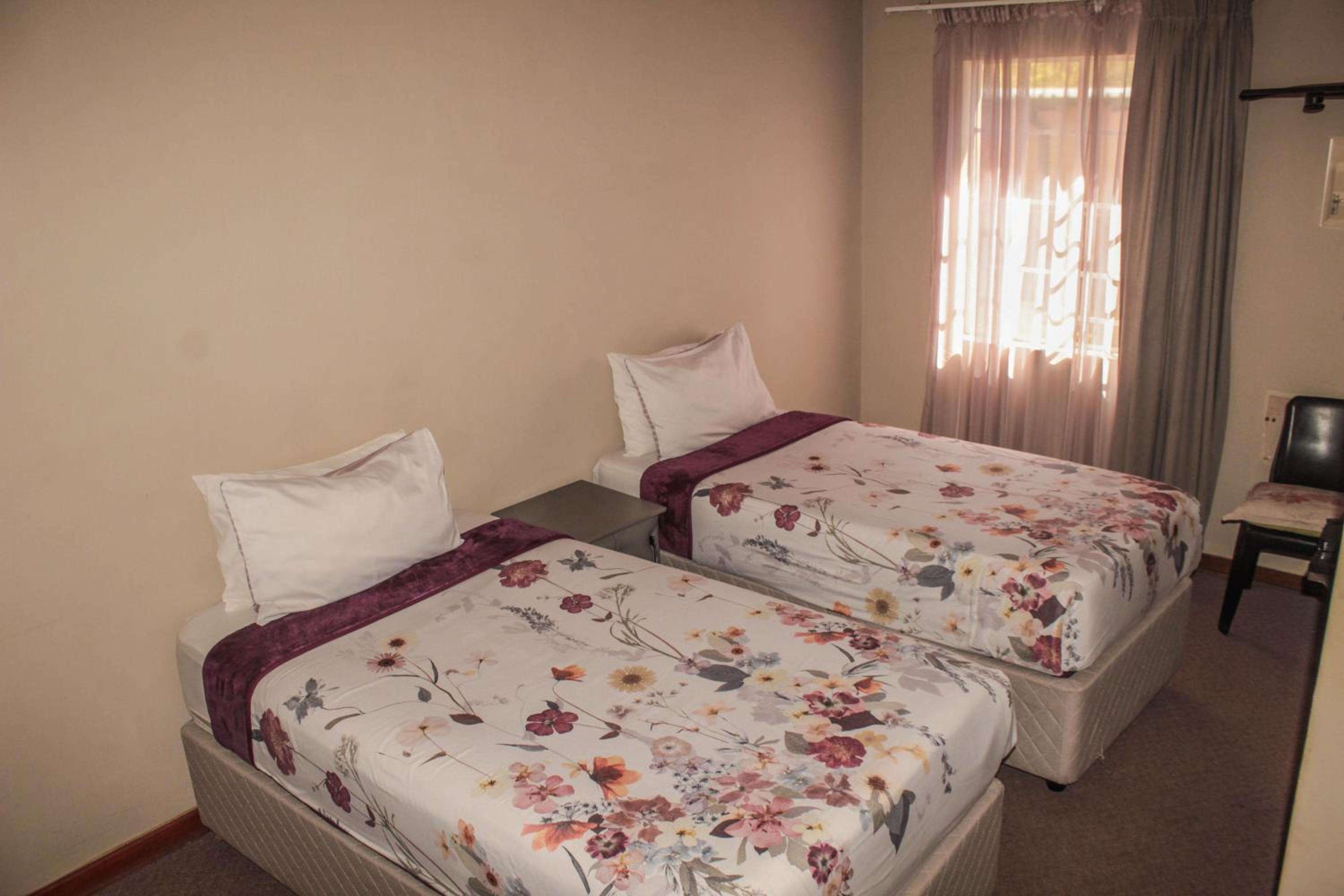Budget Double Room - Photo 4