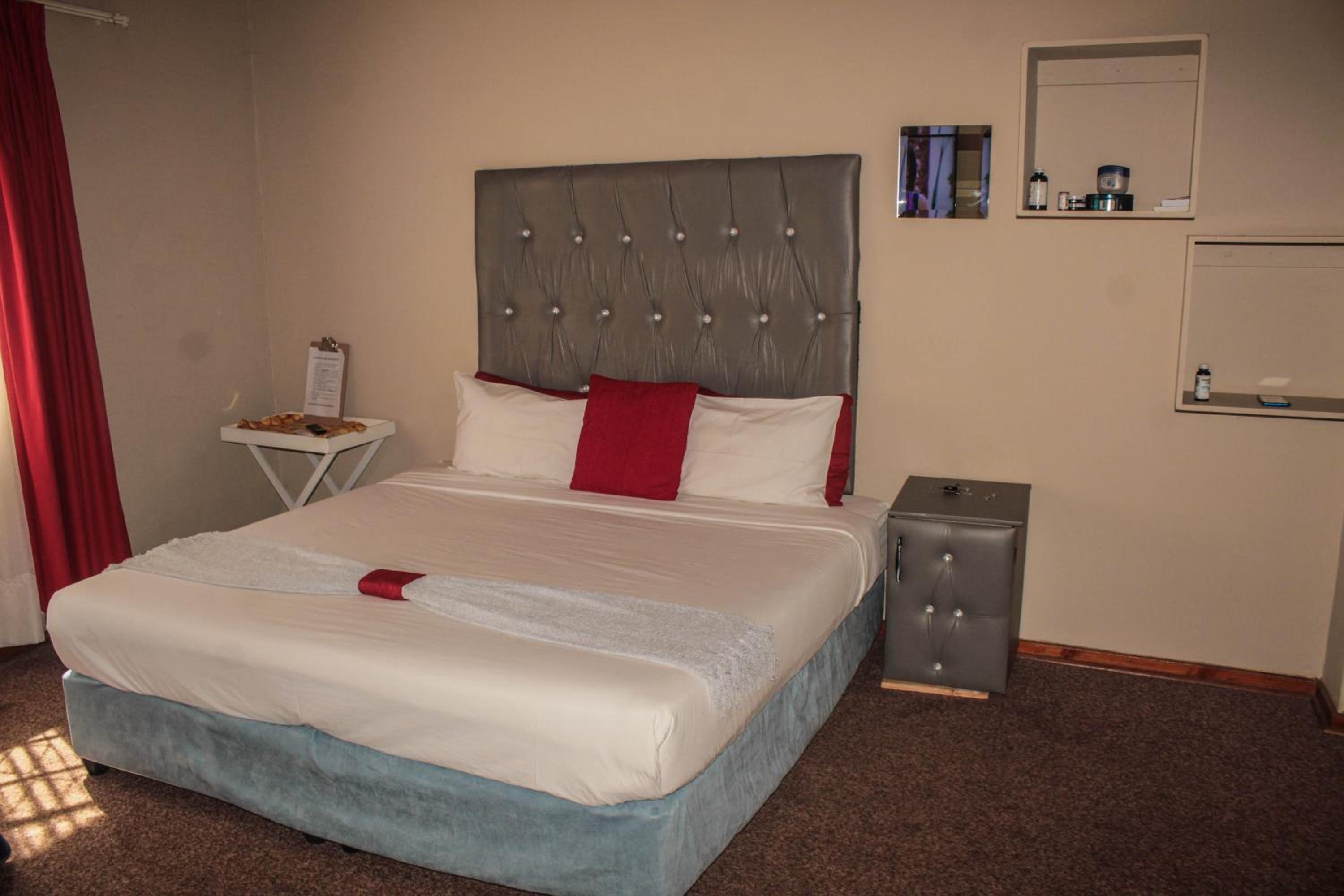 Double Room with Private Bathroom - Photo 5