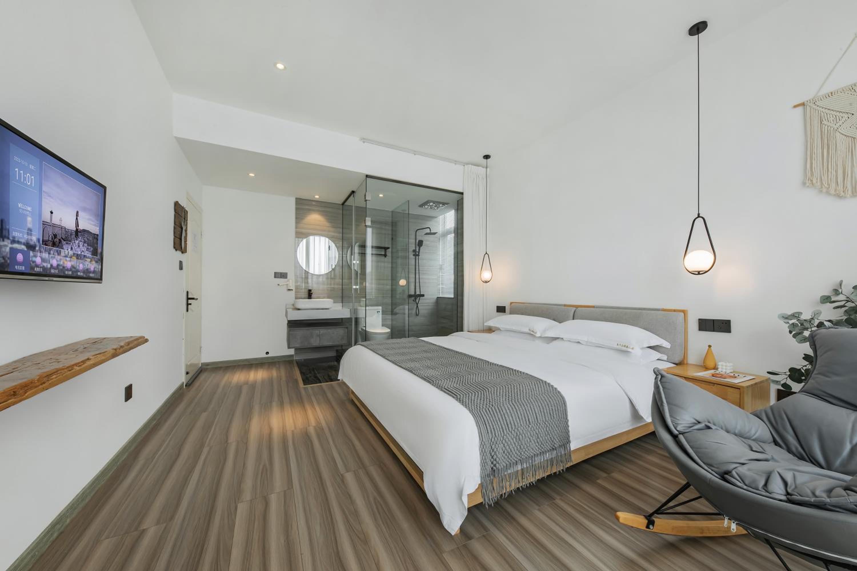 Queen Room photo 1