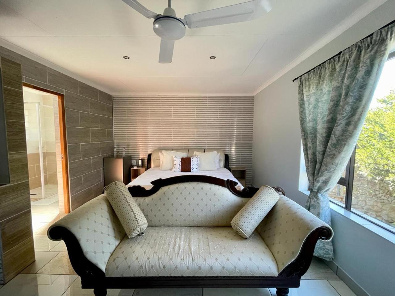 Deluxe King Room photo 2