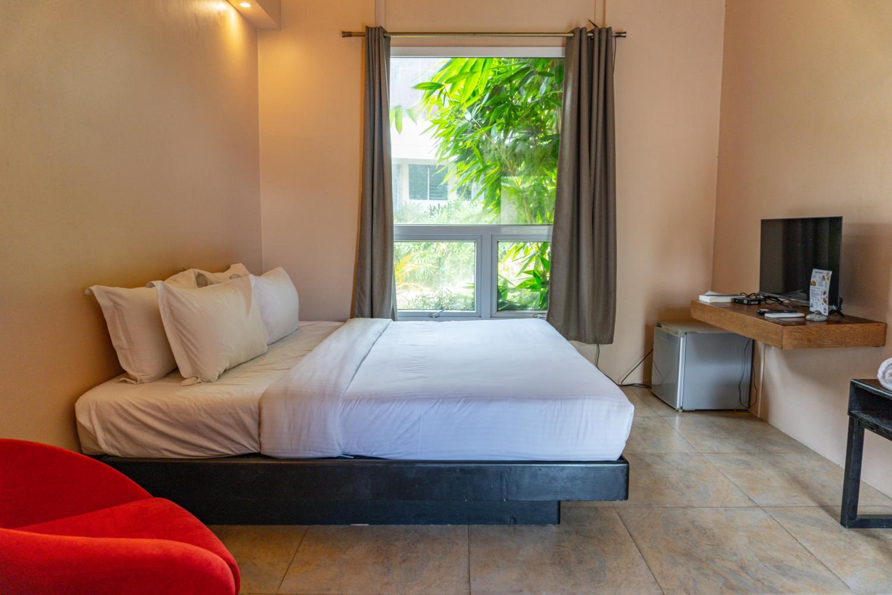 Standard King Room - Photo 4