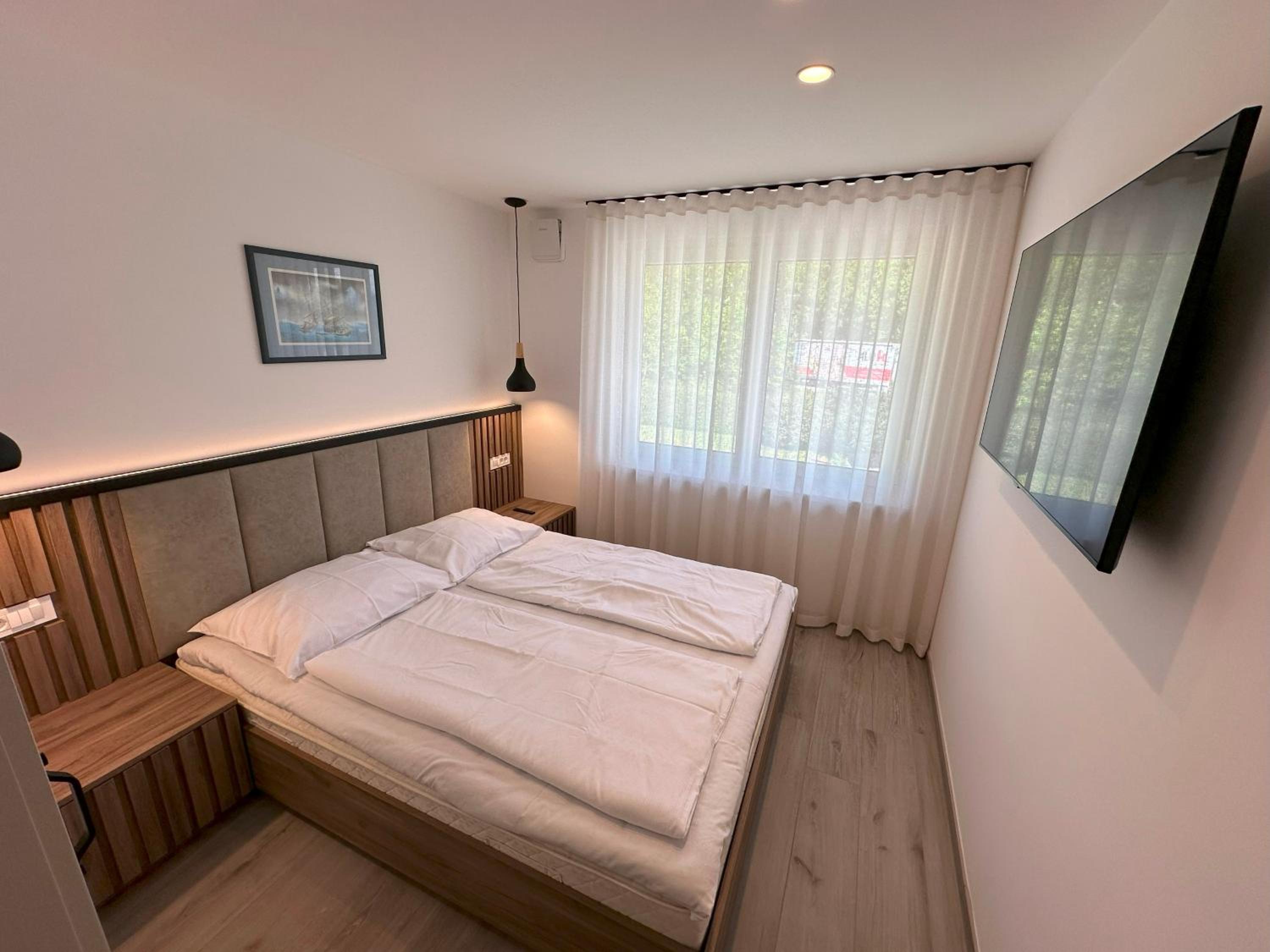 Apartment with Balcony photo 3