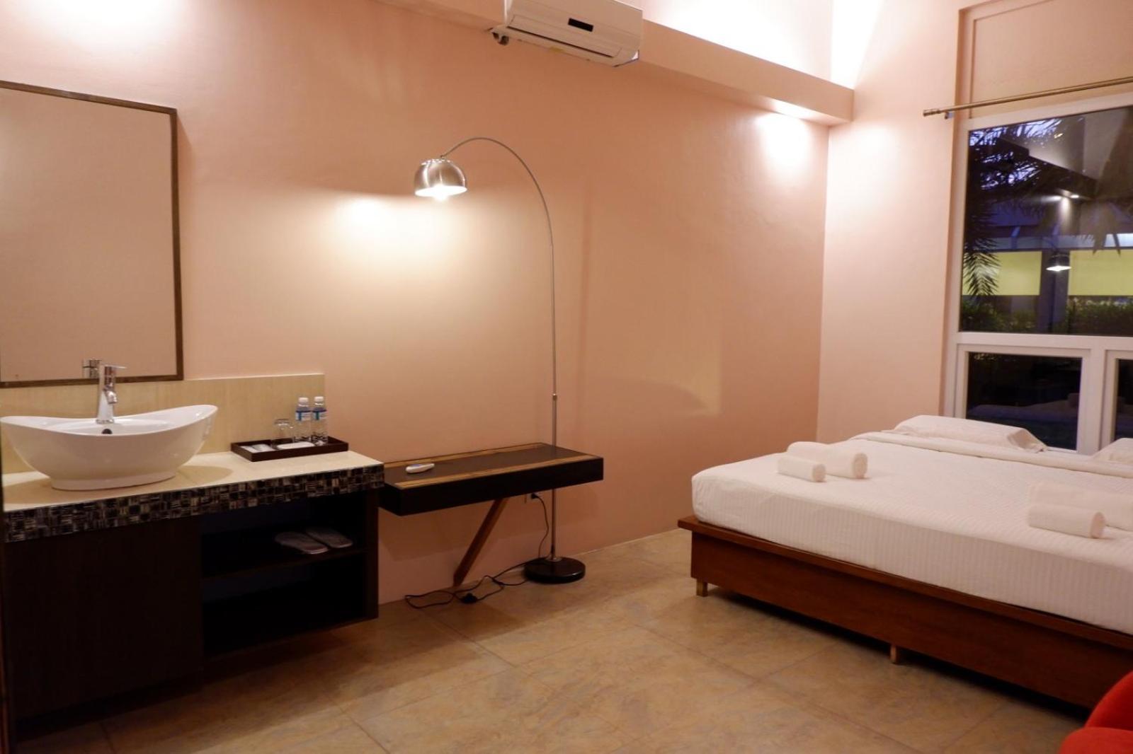 Standard King Room - Photo 3