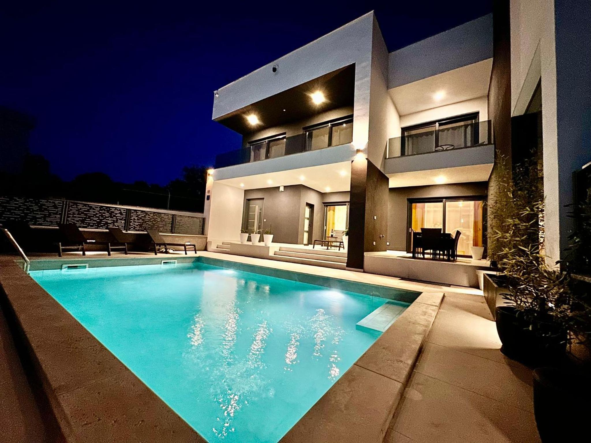 Three-Bedroom Villa photo 2