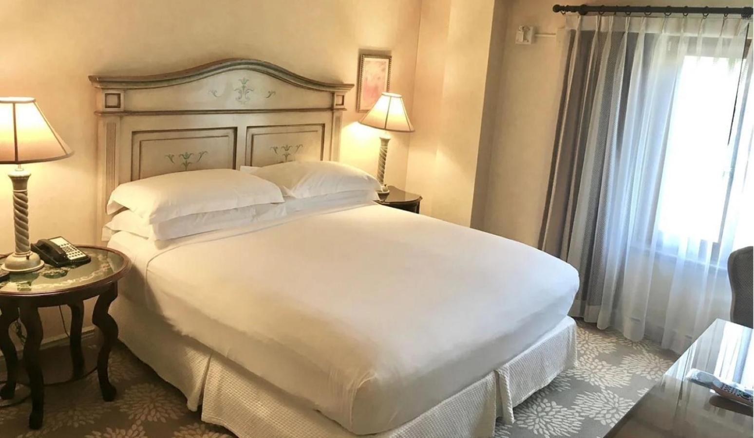 King Room with Roll-In Shower - Disability Access