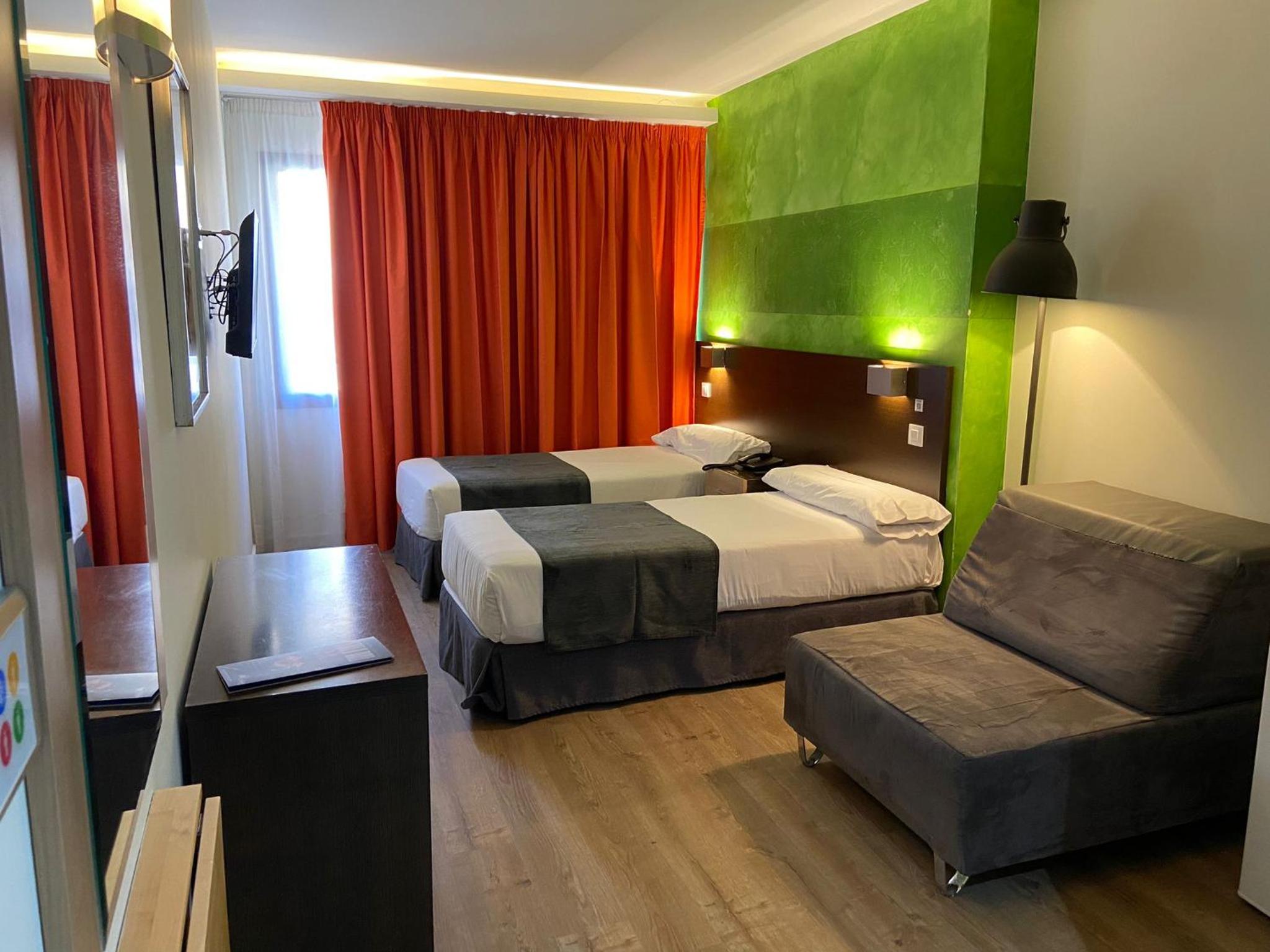 Economy Double Room thumbnail 6
