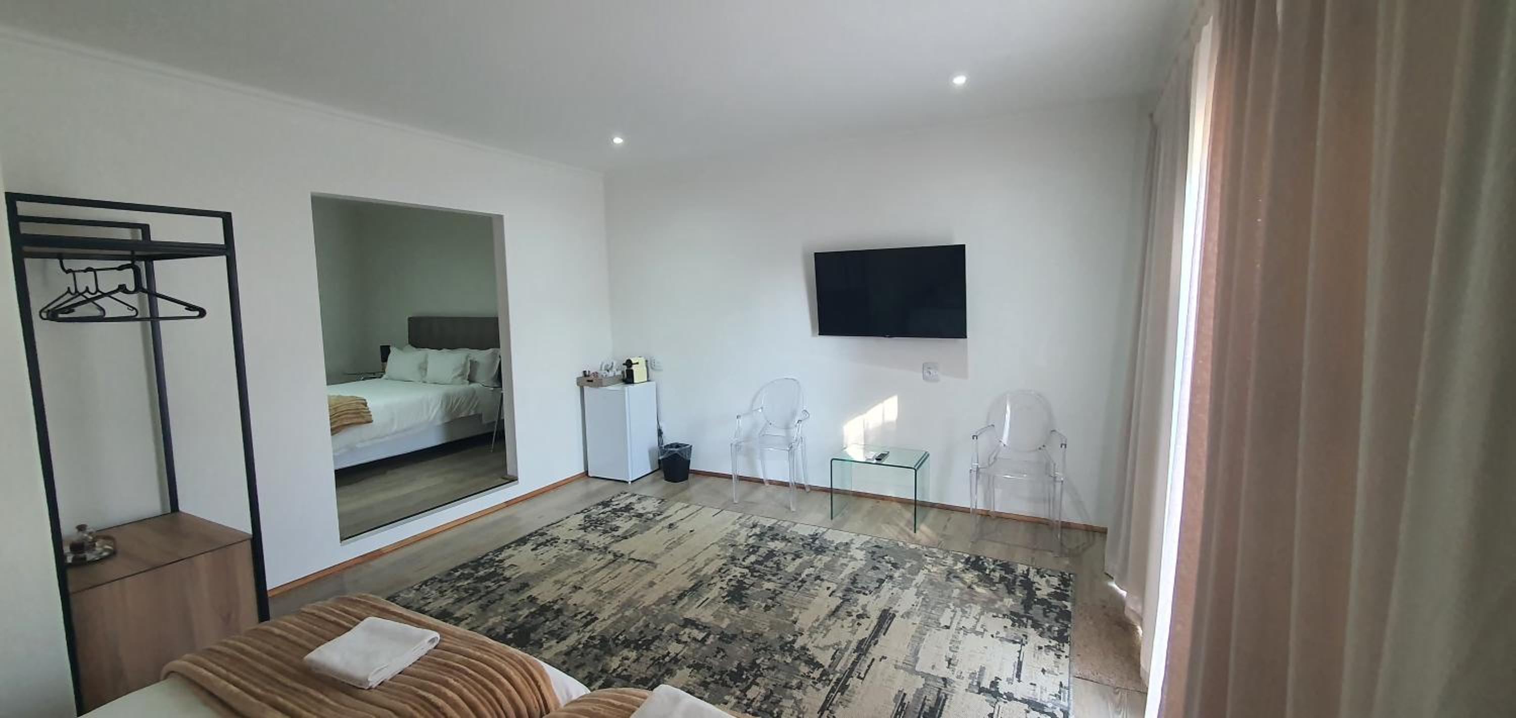 Economy Family Room - Photo 3