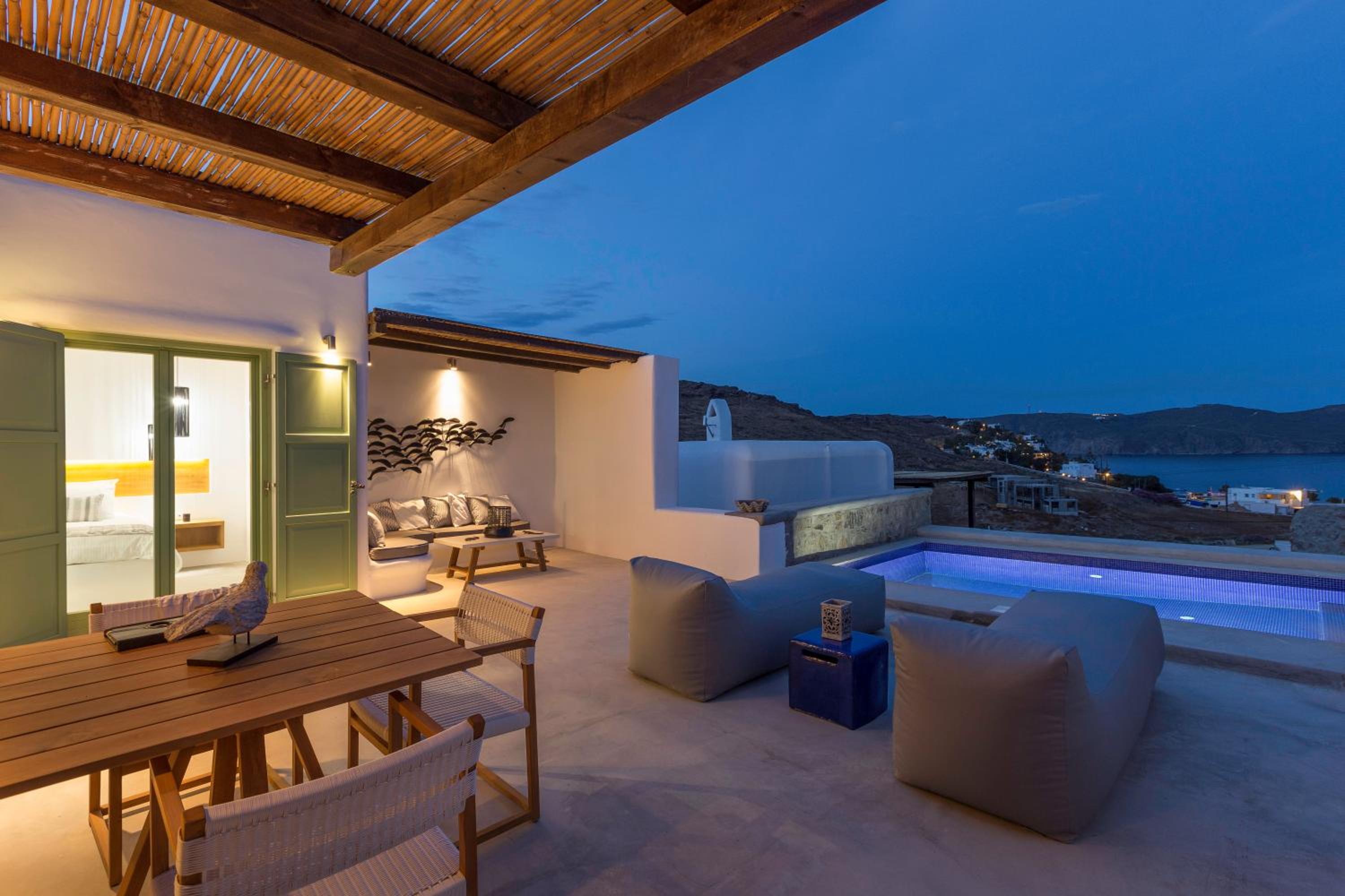 Suite with private pool and beach view photo 2