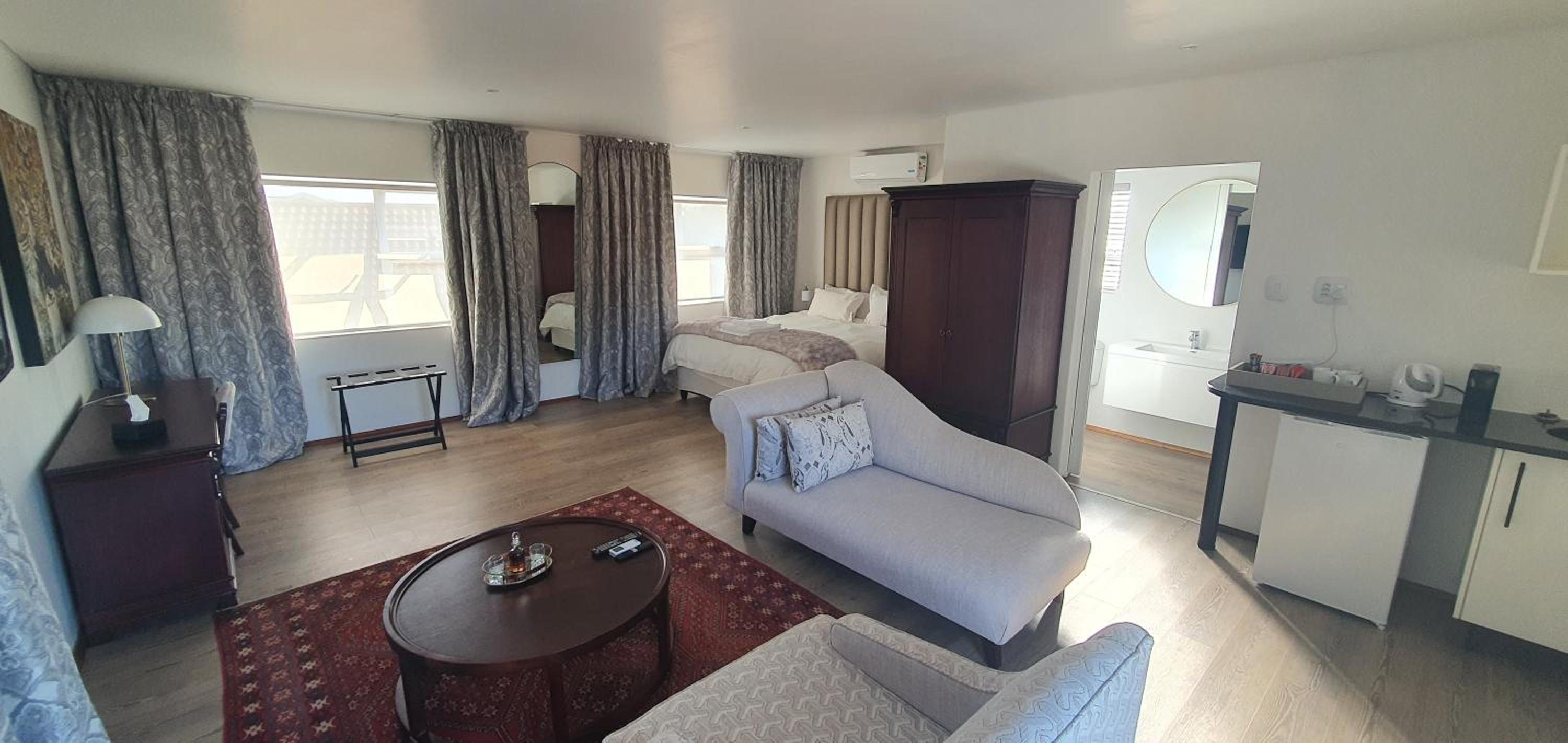 King Suite with Balcony - Photo 1