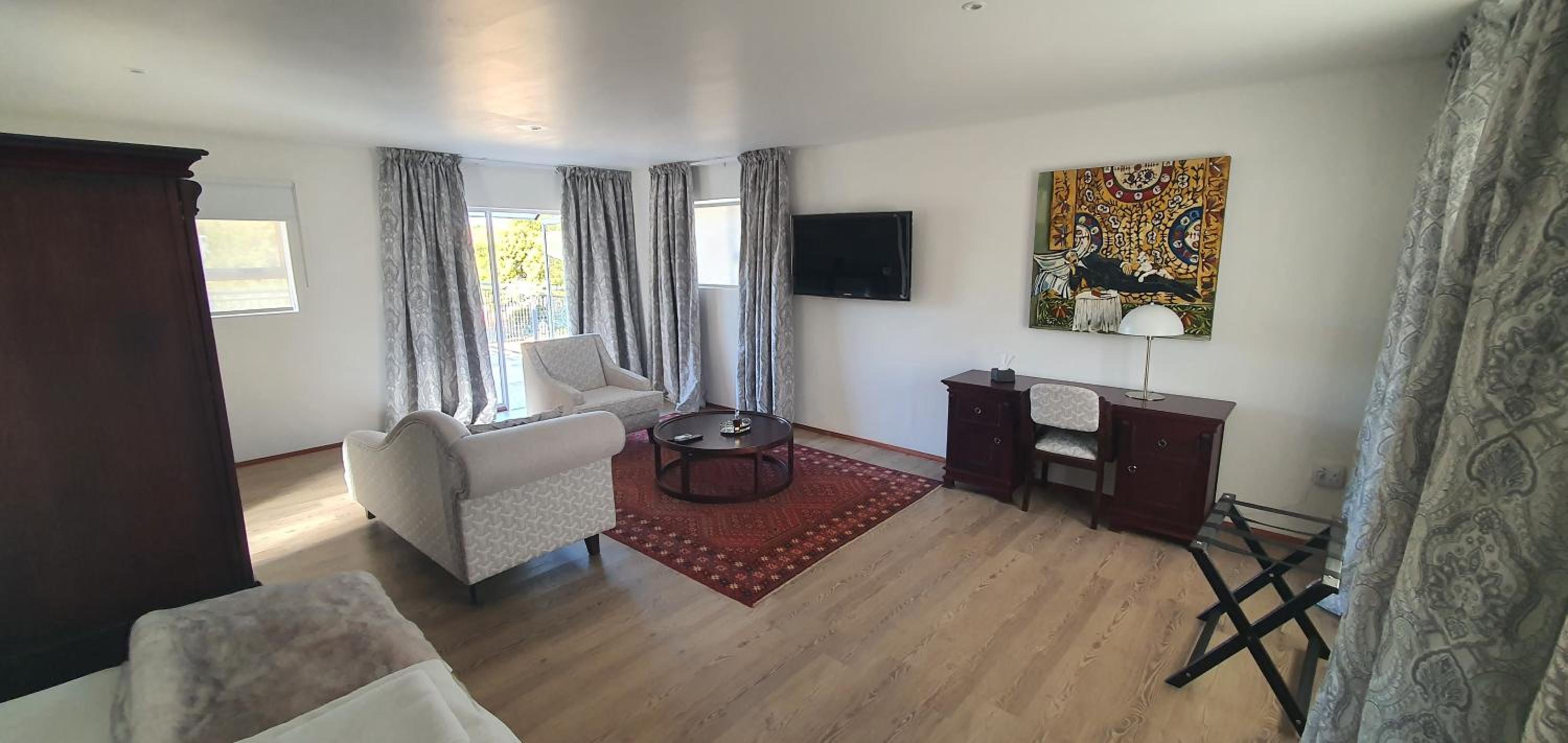 King Suite with Balcony - Photo 12