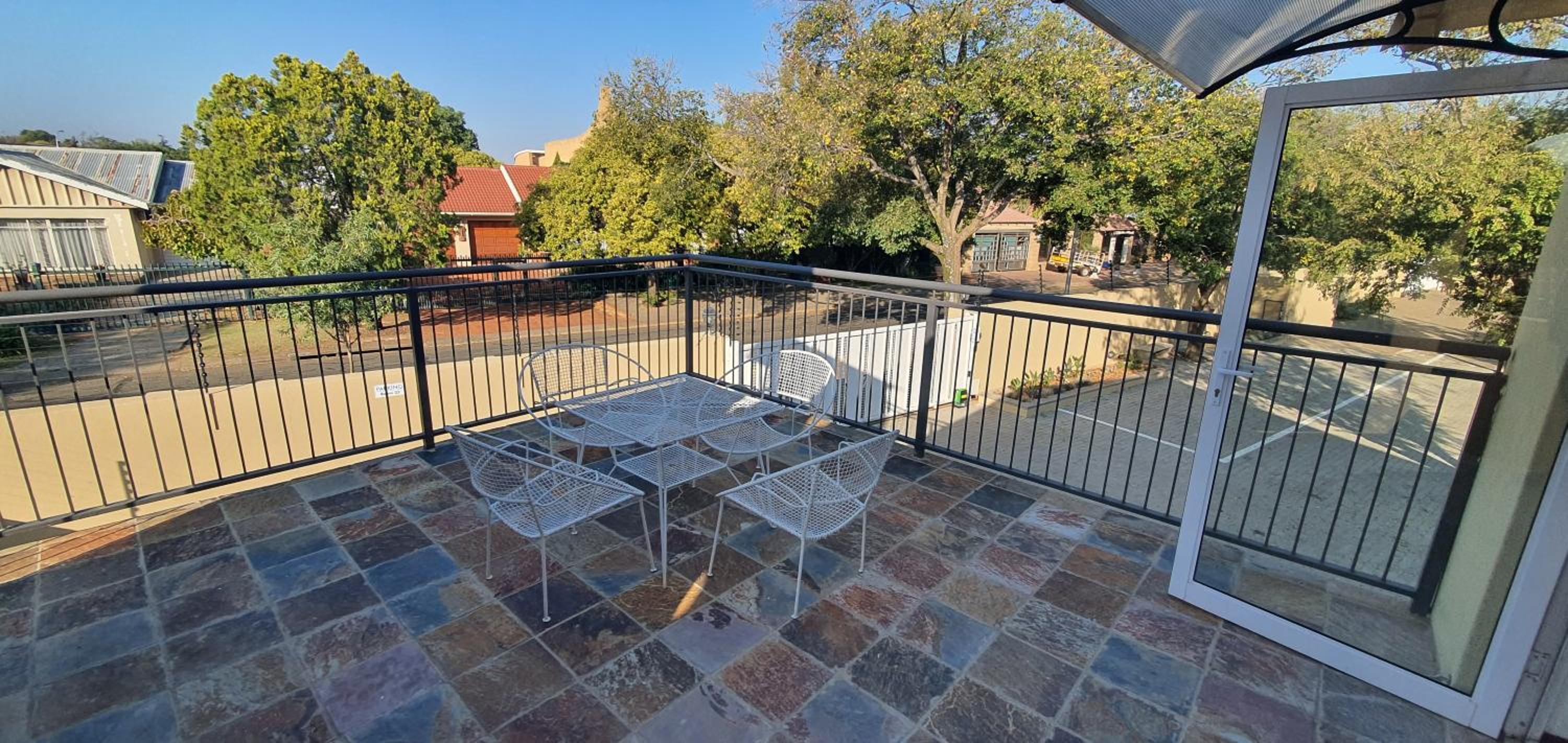 King Suite with Balcony - Photo 2