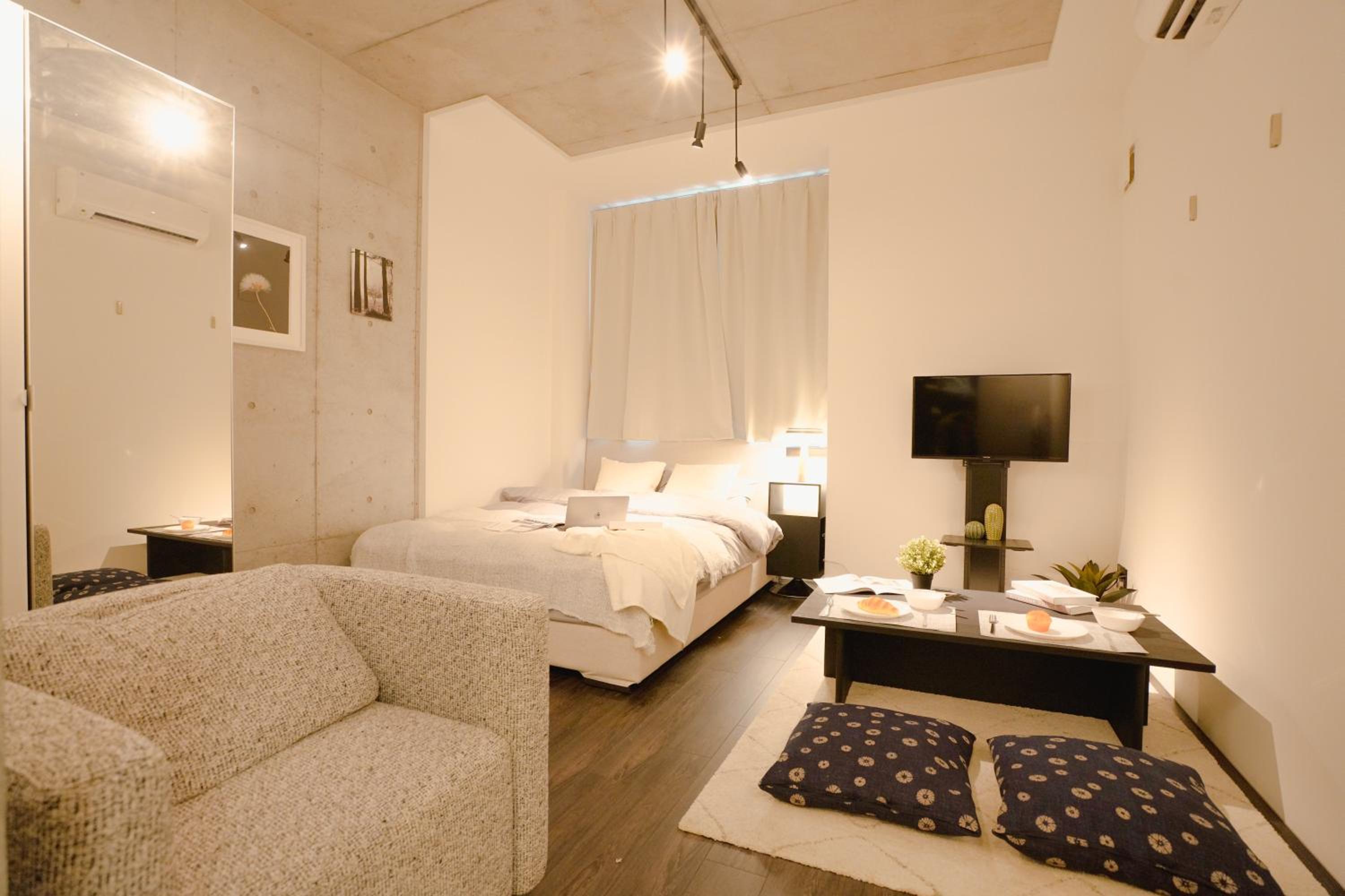 One-Bedroom Apartment photo 1