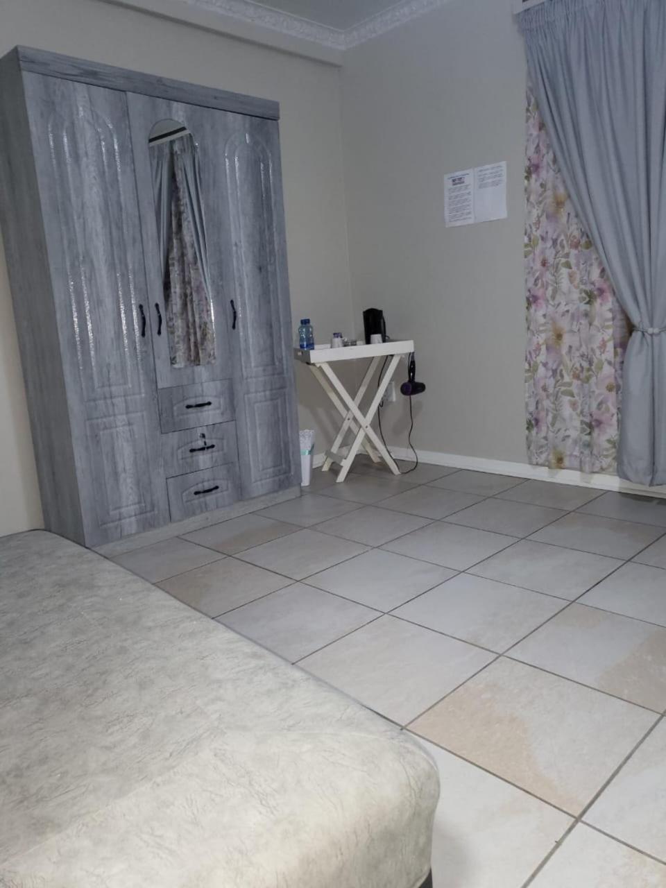 Double Room with Private Bathroom photo 2
