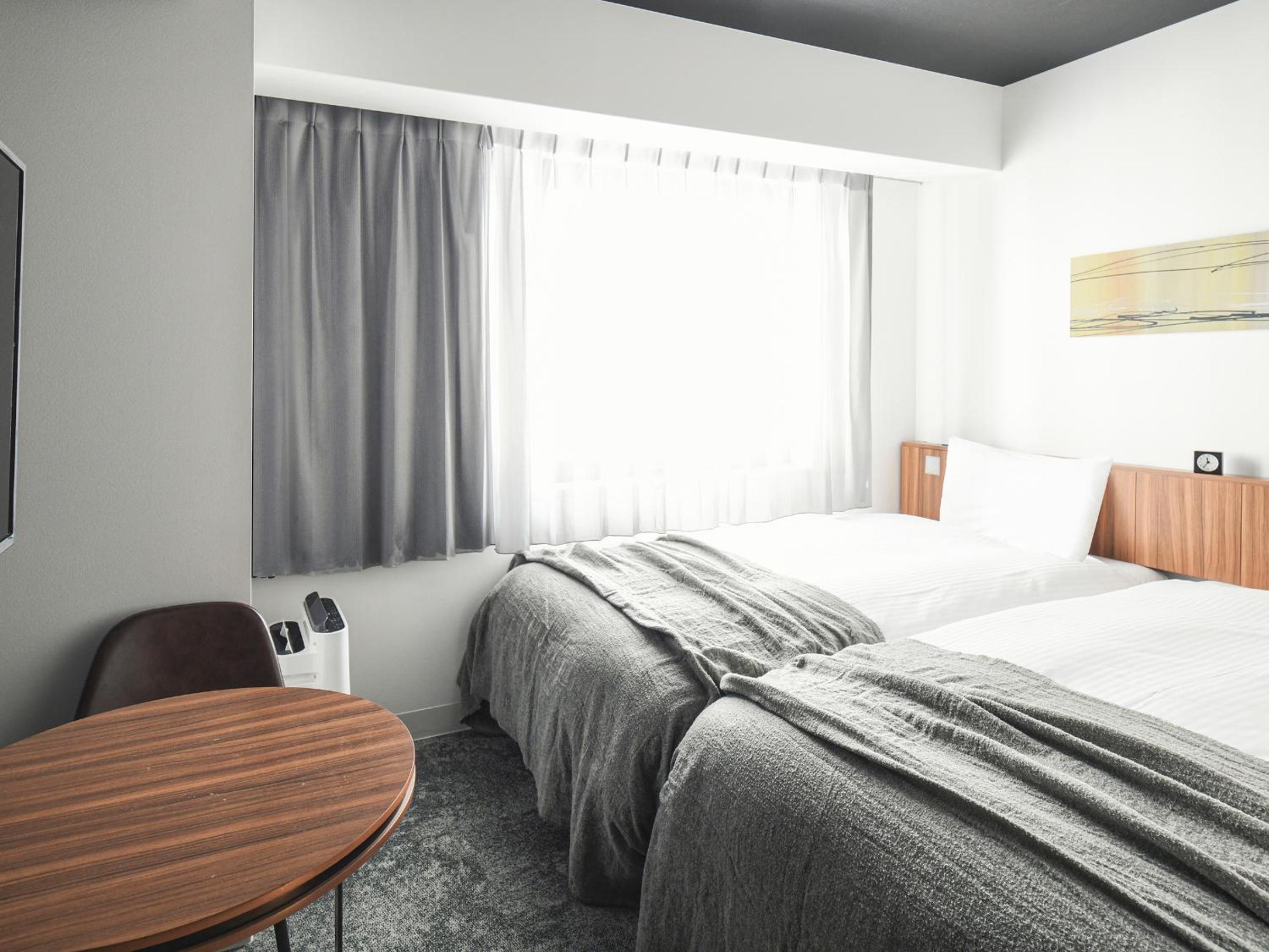 Standard Twin Room - Non-Smoking thumbnail 5