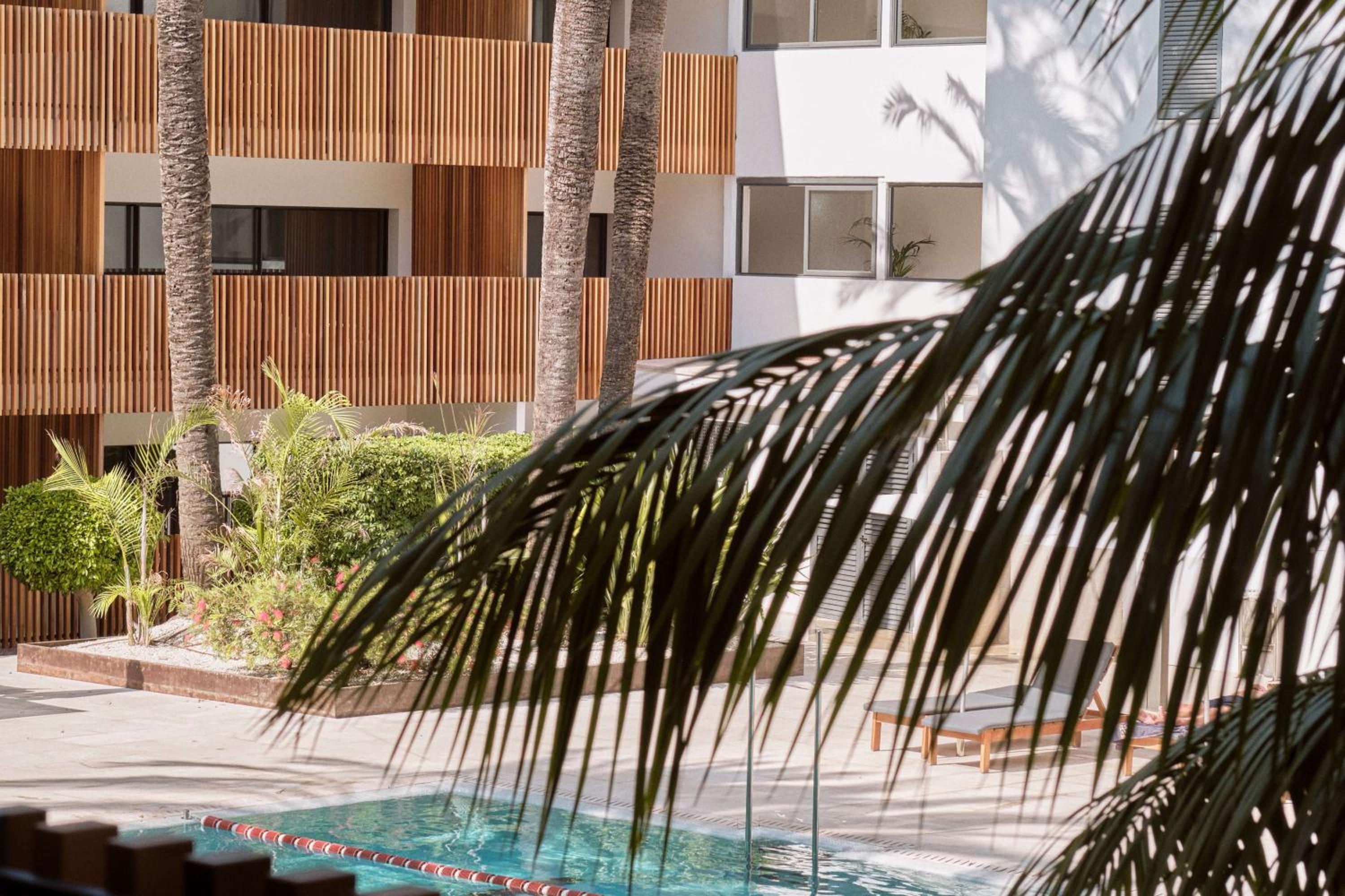Double Room with Balcony and Pool View - Photo 6