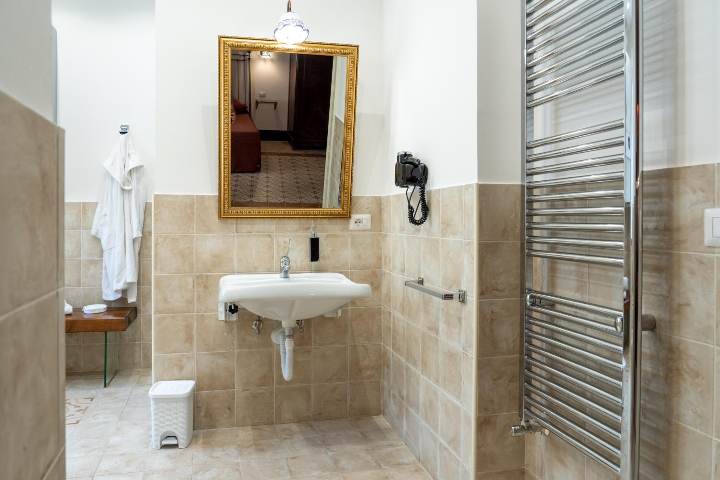 King Room - Disability Access photo 3