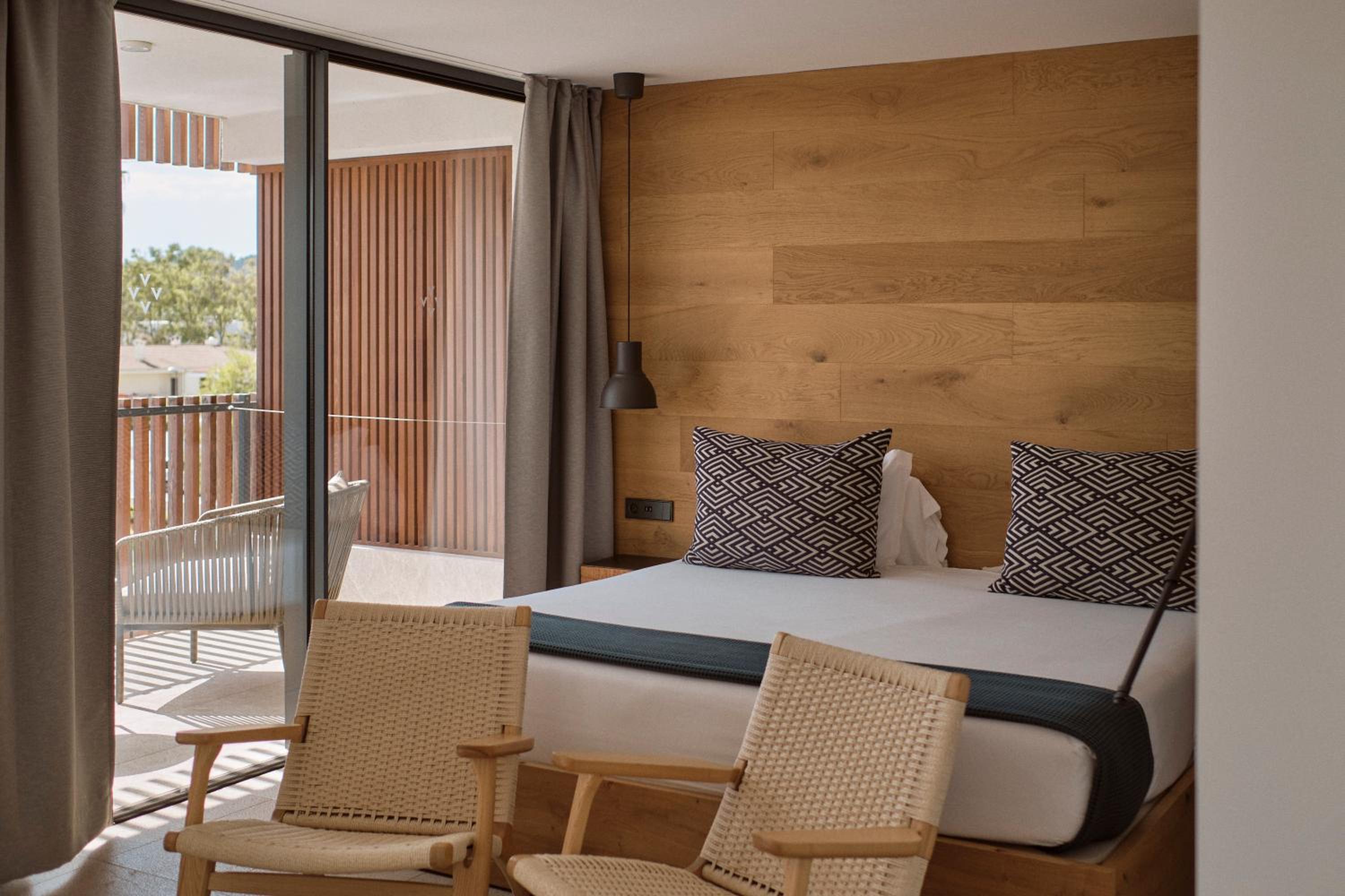 Suite con Jardín (3 Adultos + 1 Niño)