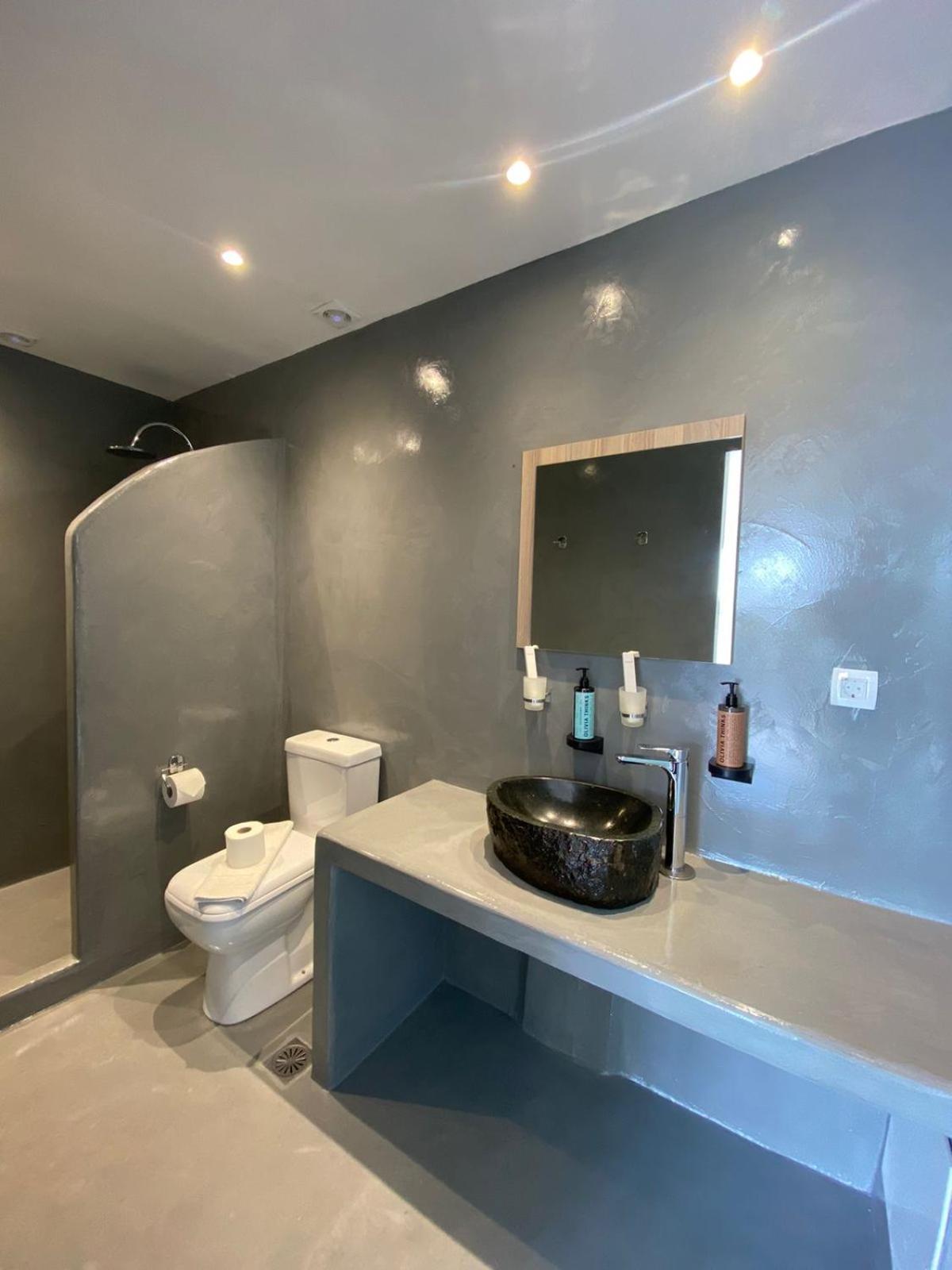 Bright Suite with Hot Tub - Photo 8