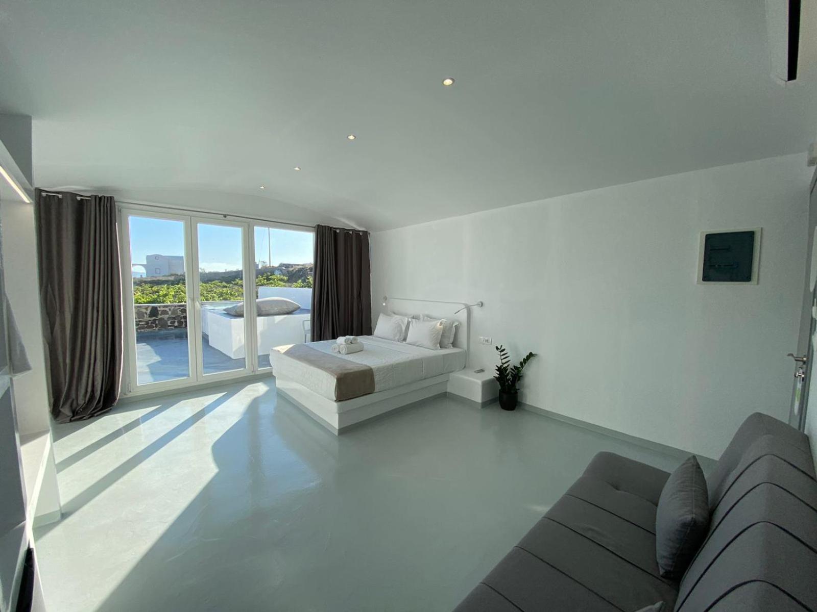 Bright Suite with Hot Tub - Photo 3