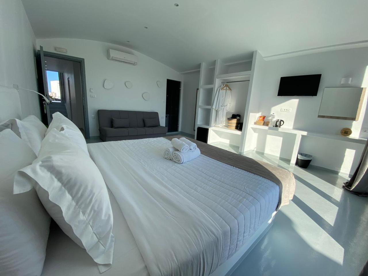 Bright Suite with Hot Tub - Photo 5