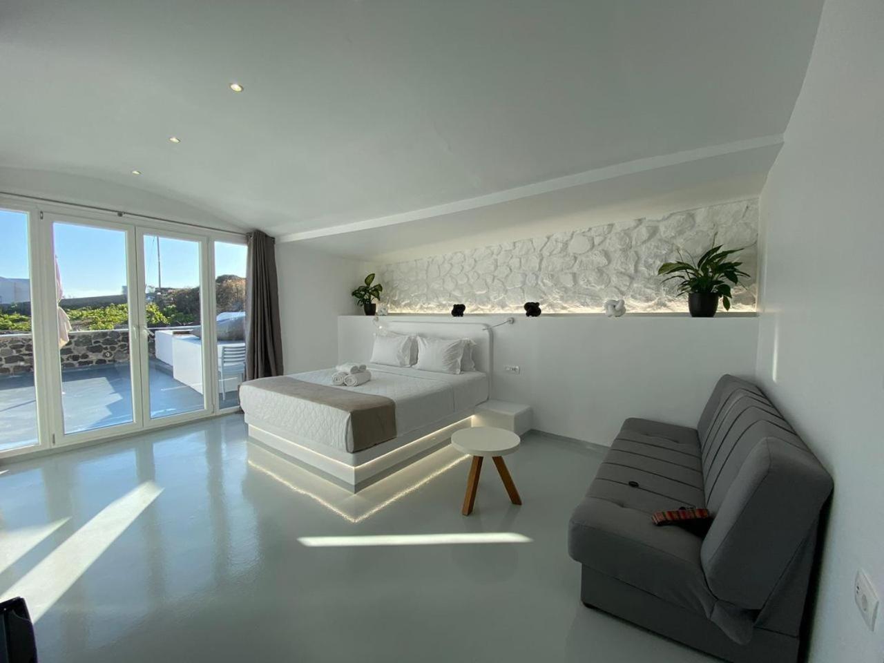 Bright Suite with Hot Tub - Photo 10