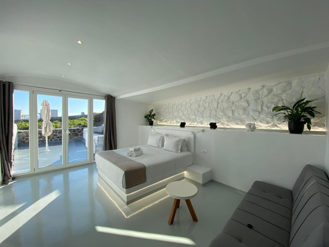 Bright Suite with Hot Tub - Photo 2