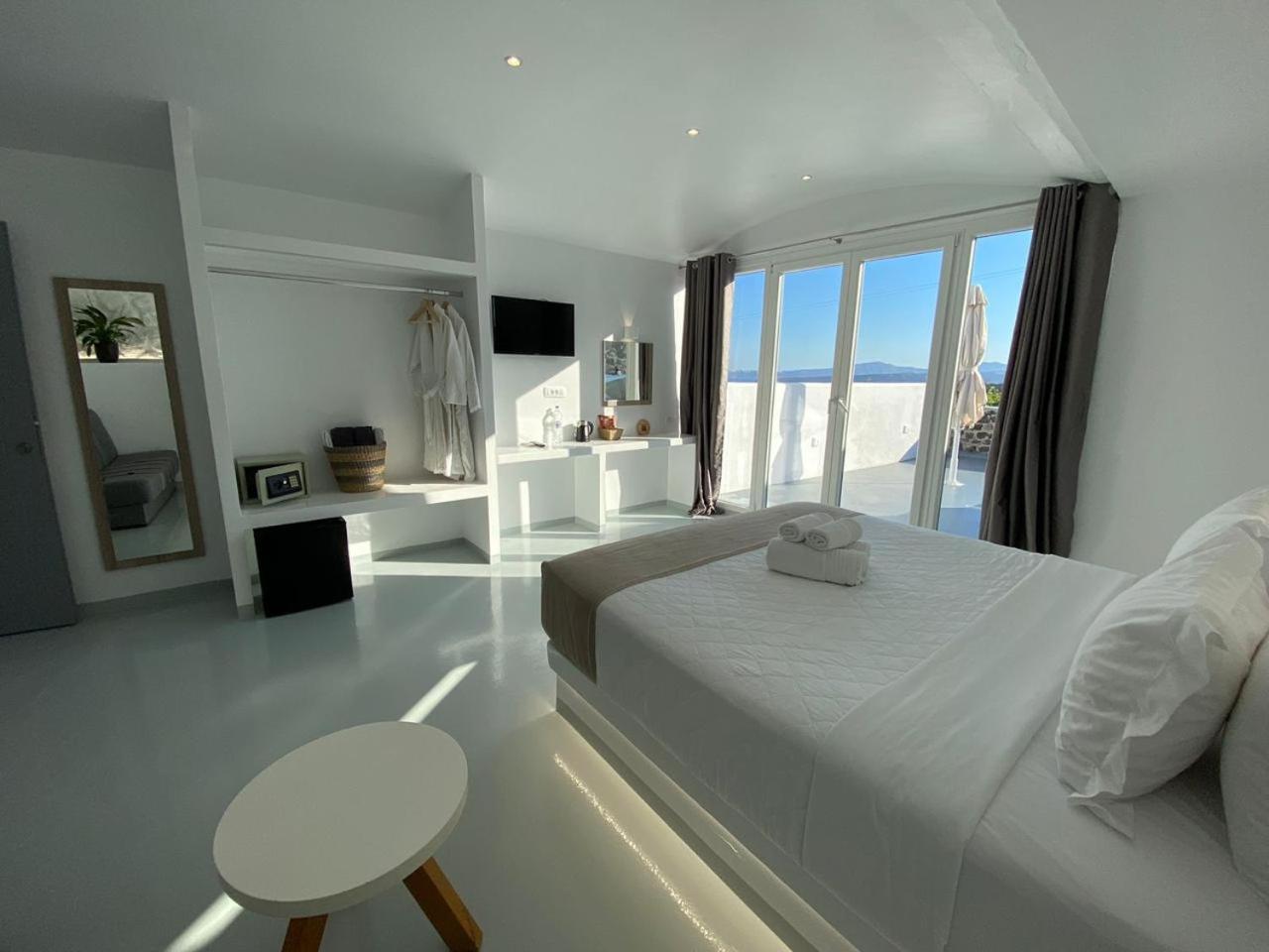 Bright Suite with Hot Tub - Photo 1