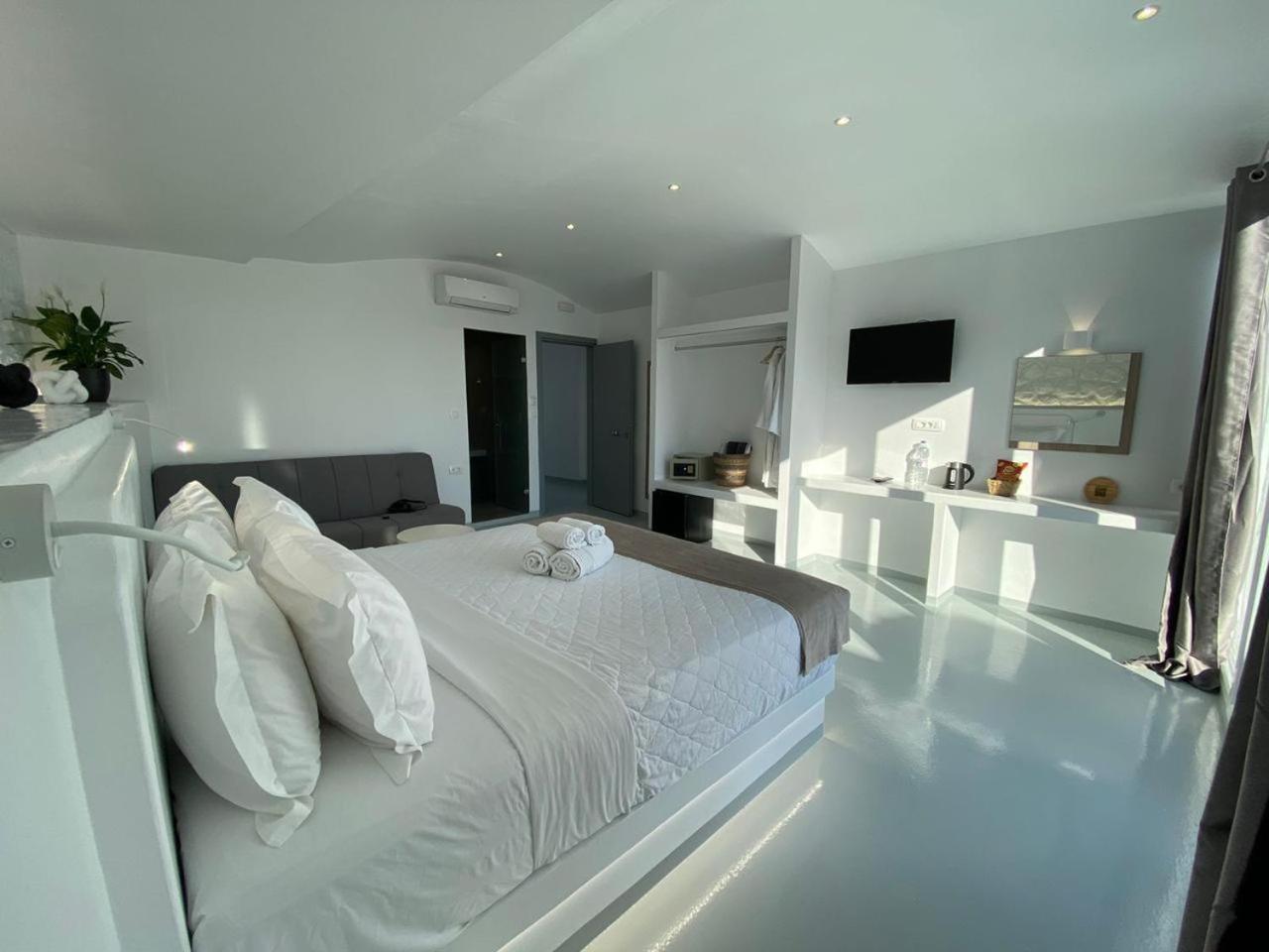 Bright Suite with Hot Tub - Photo 6