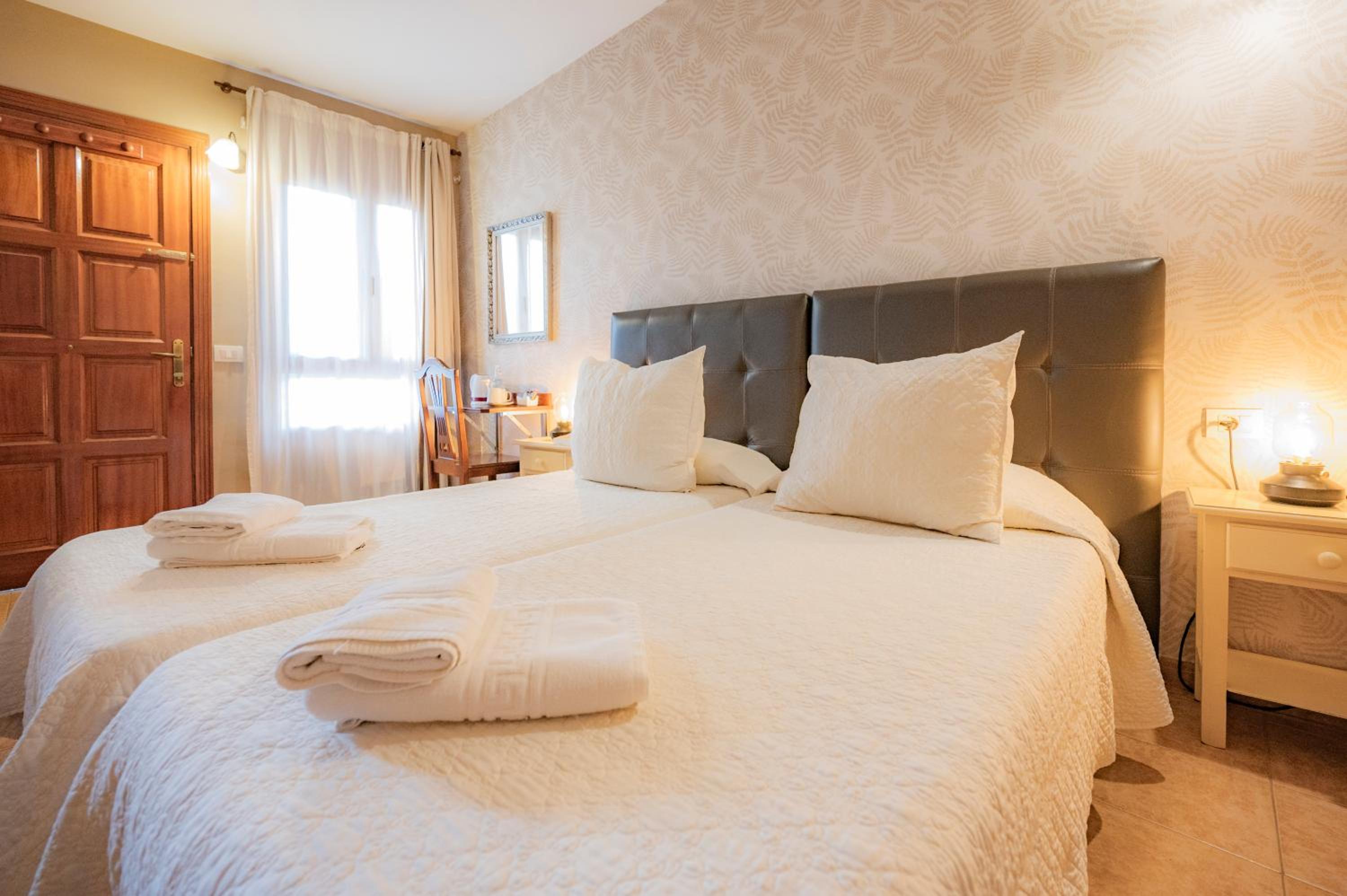 Double or Twin Room - Photo 26