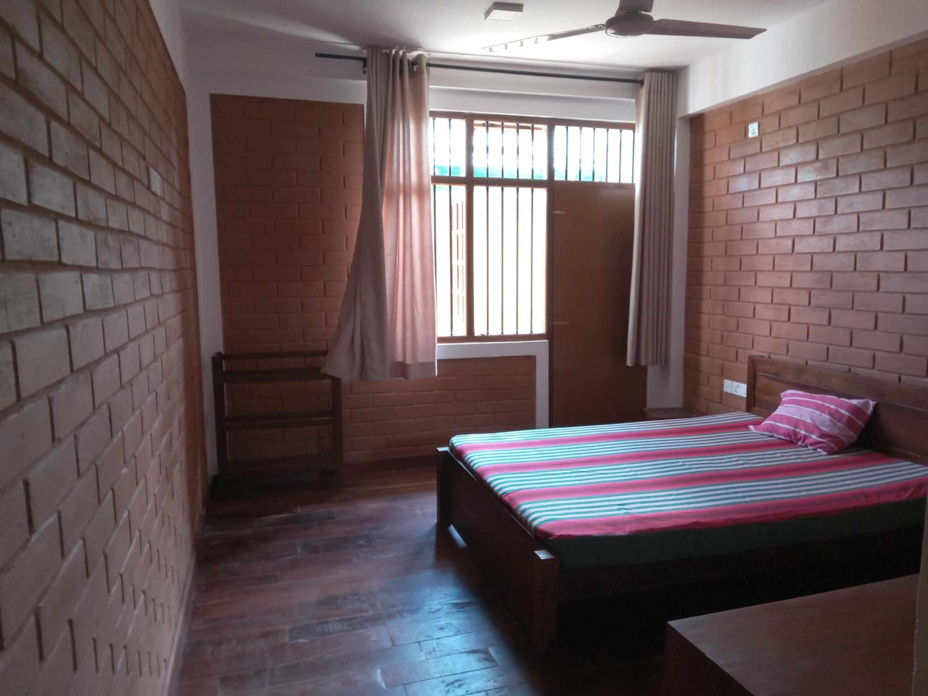 Budget Double Room - Photo 5