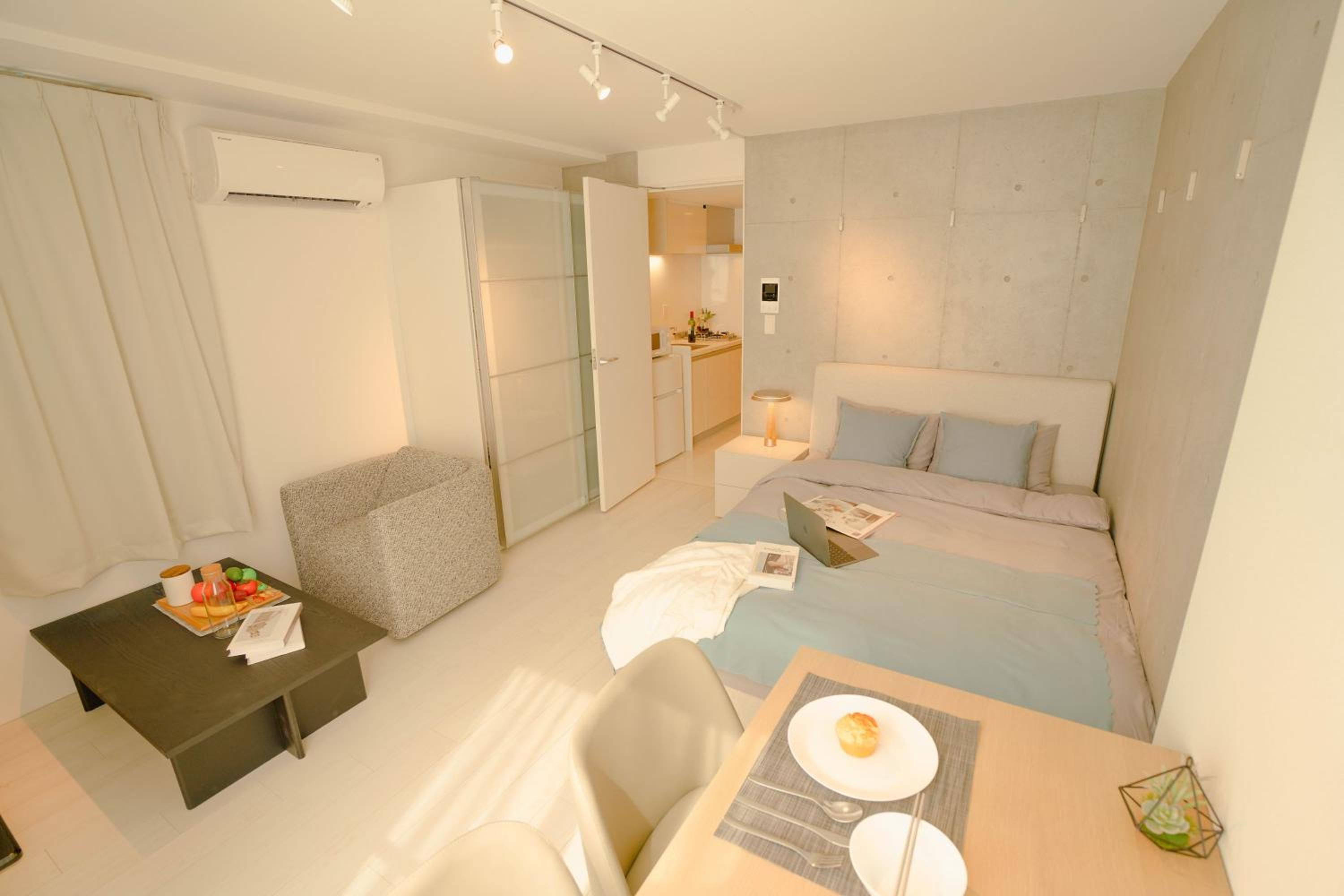 One-Bedroom Apartment photo 1