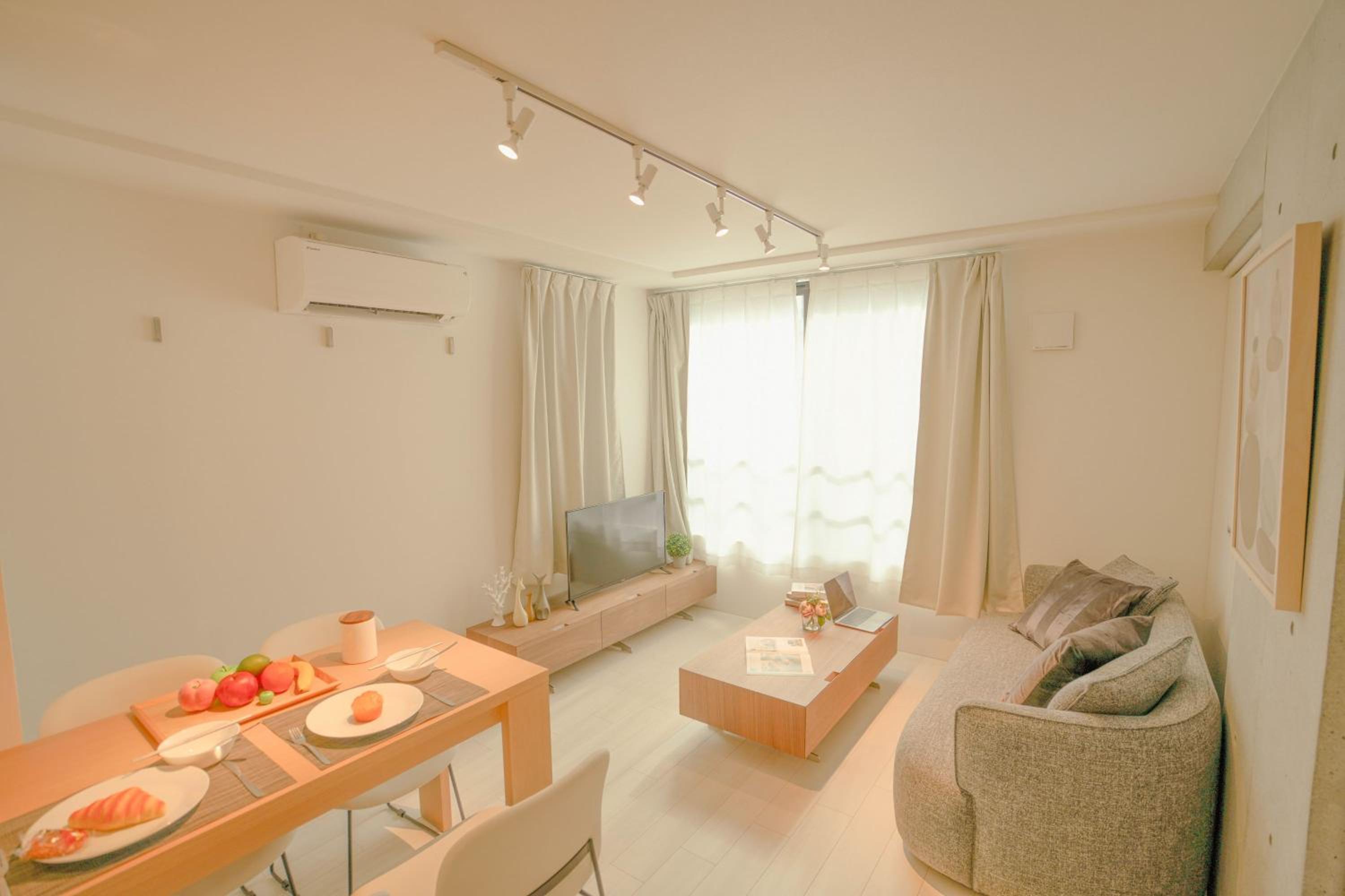 One-Bedroom Apartment photo 1