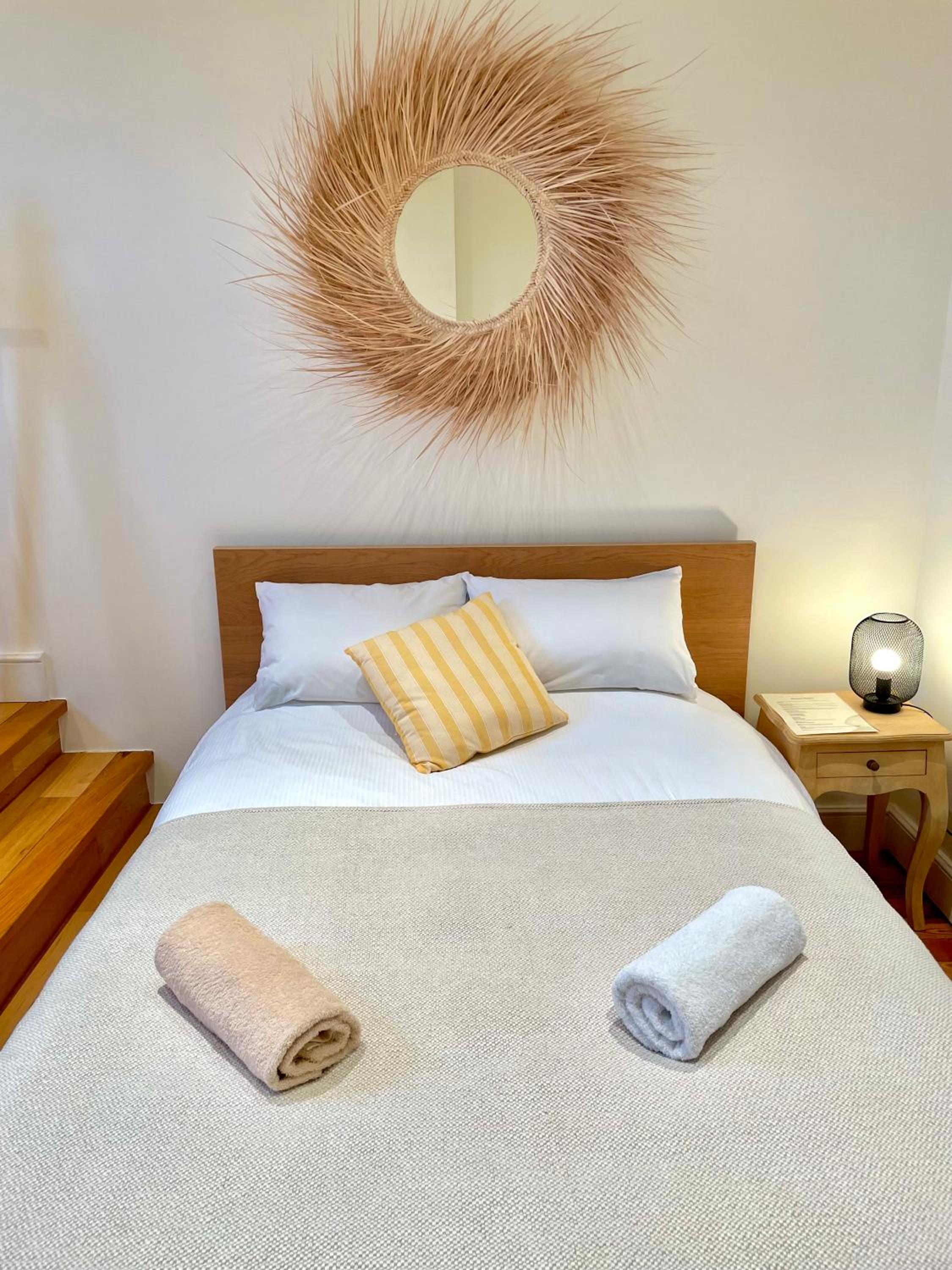 Queen Room with Shared Bathroom photo 2
